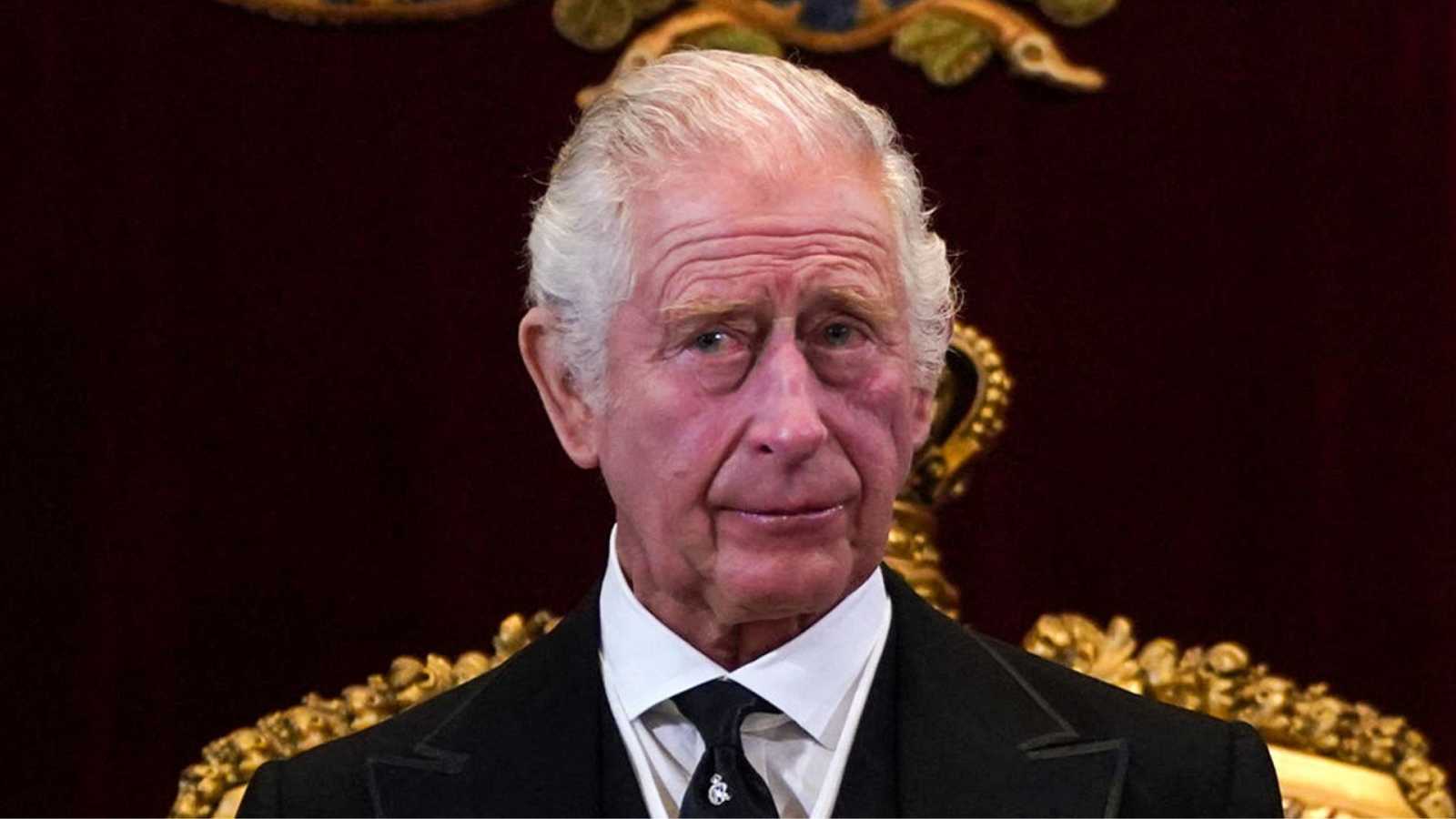 Britànics demanen a Carles III que expulsi Harry i Meghan Markle de la família reial