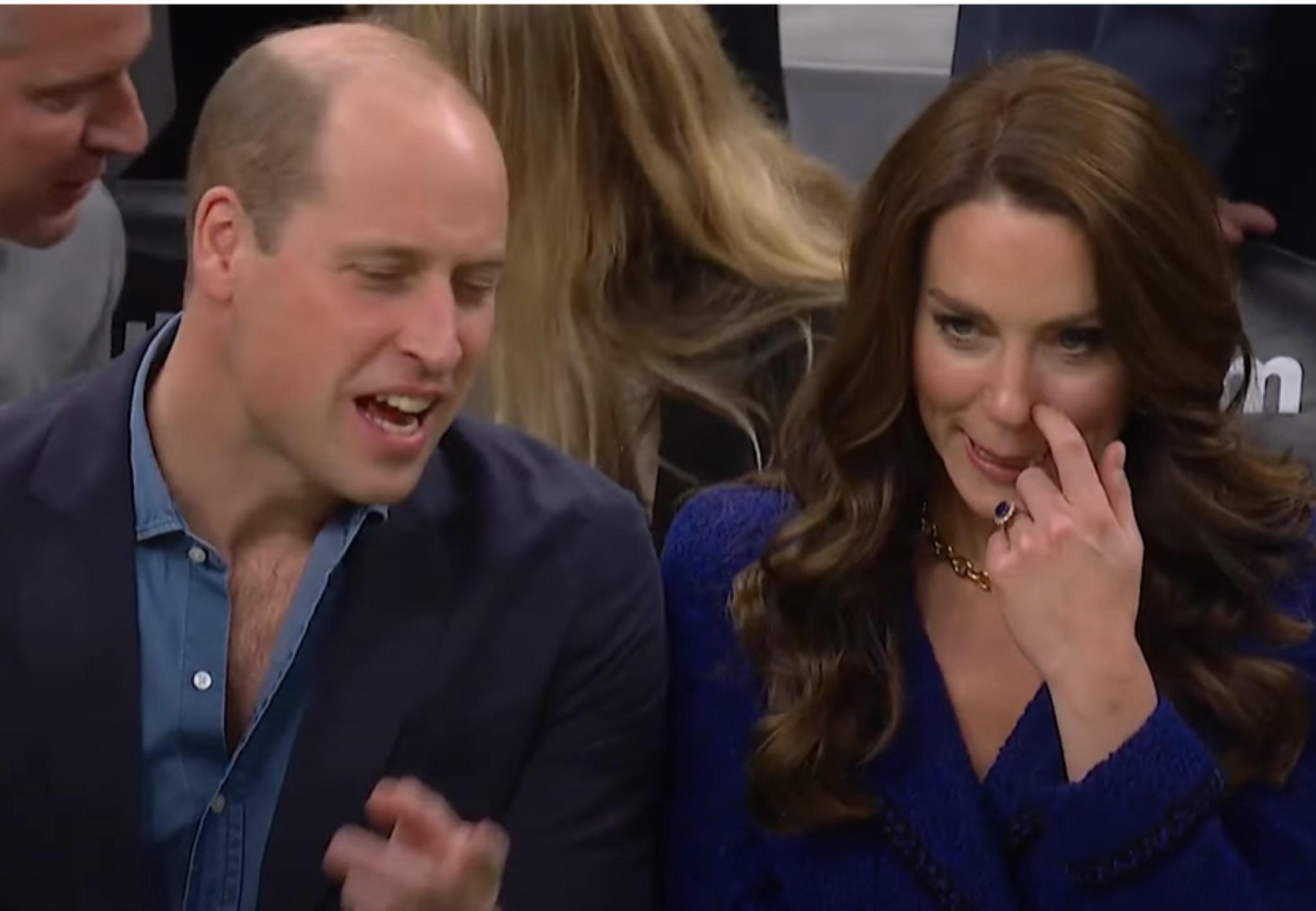 Guillem té una amant amb qui es veu a l'esquena de Kate Middleton, encara que està assabentada de tot
