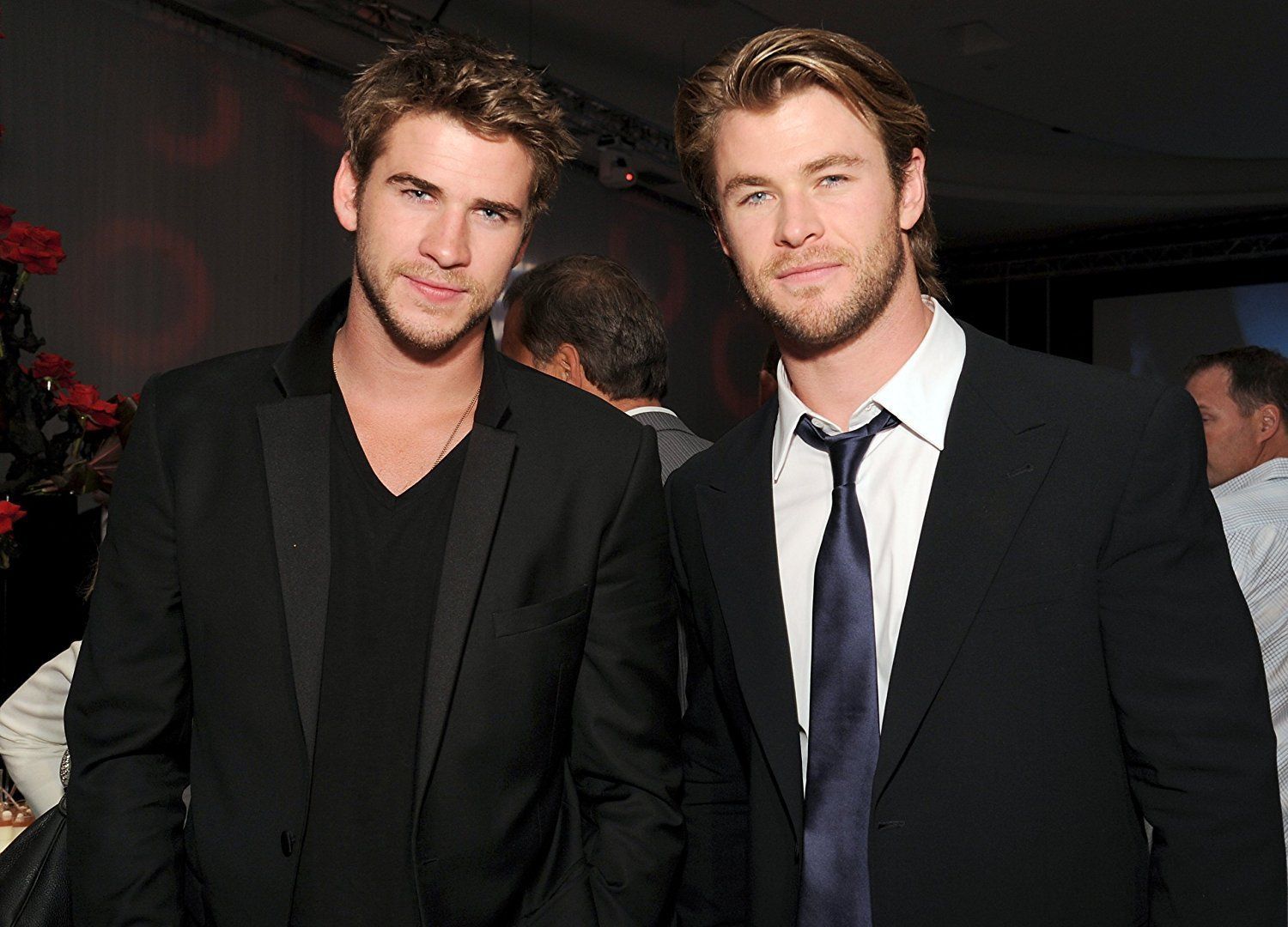 Liam Hemsworth va llançar un ganivet al cap al seu germà Chris Hemsworth