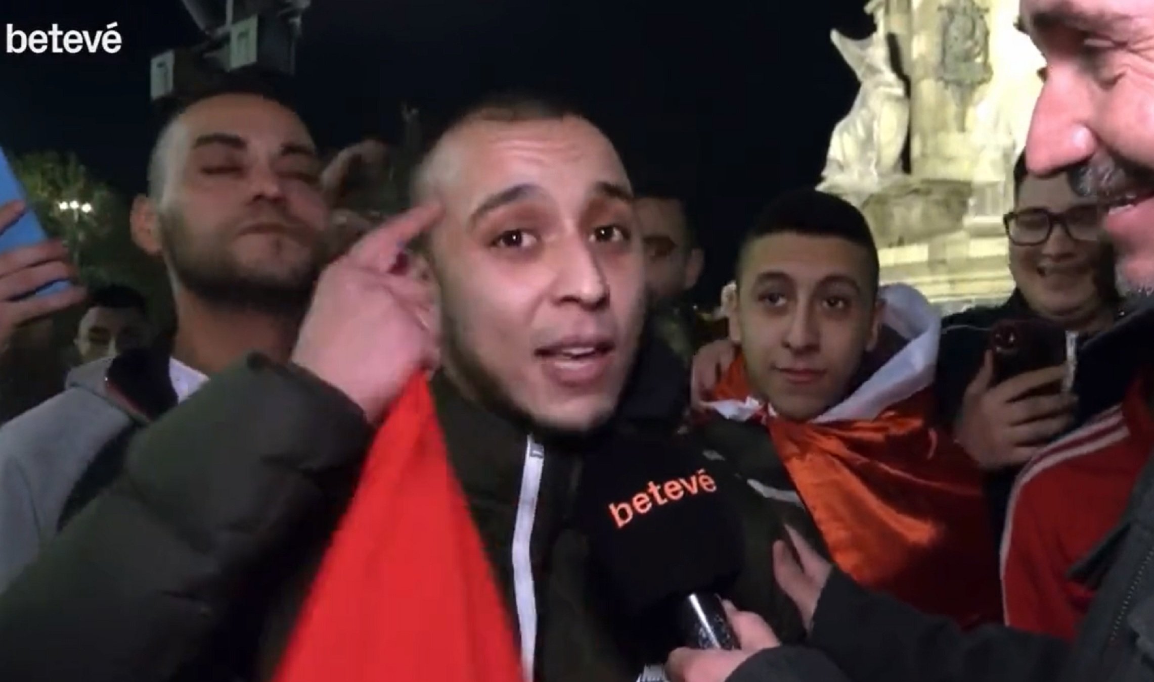 Un noi marroquí fa bullir l'olla a Twitter amb un català que ni Pompeu Fabra | VÍDEO