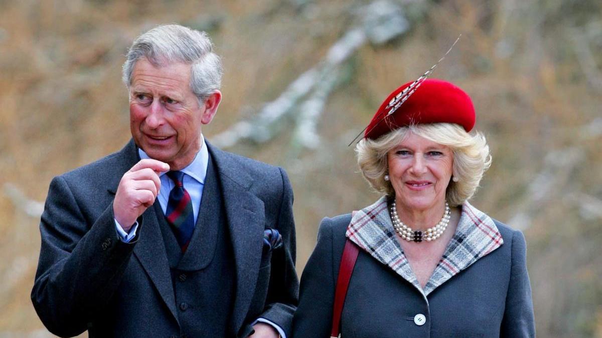 Camilla Parker Bowles aprovecha la ropa de Carlos III