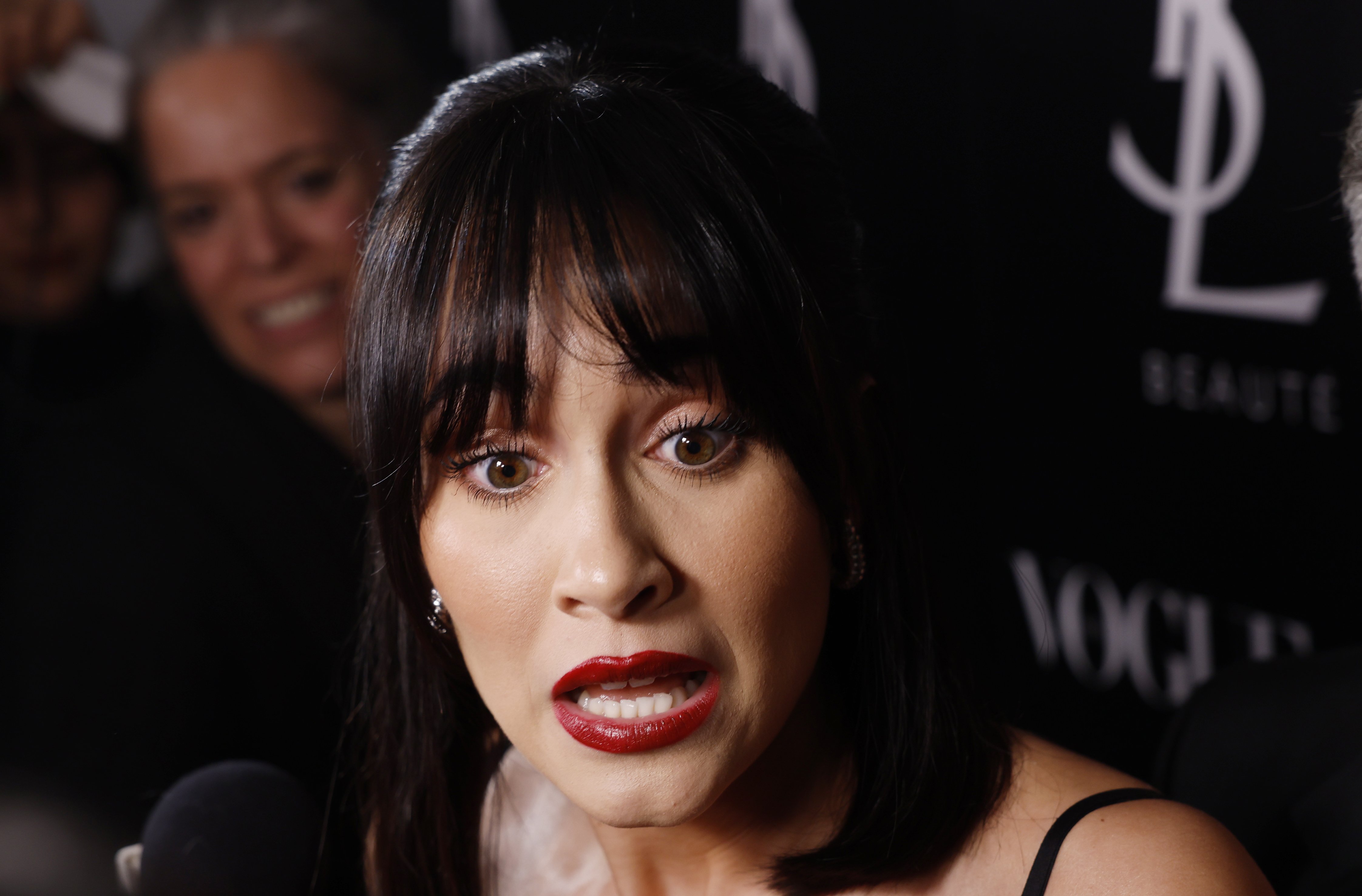 Aitana en vestido transparente y le adjudican un famoso novio cantante: foto juntos