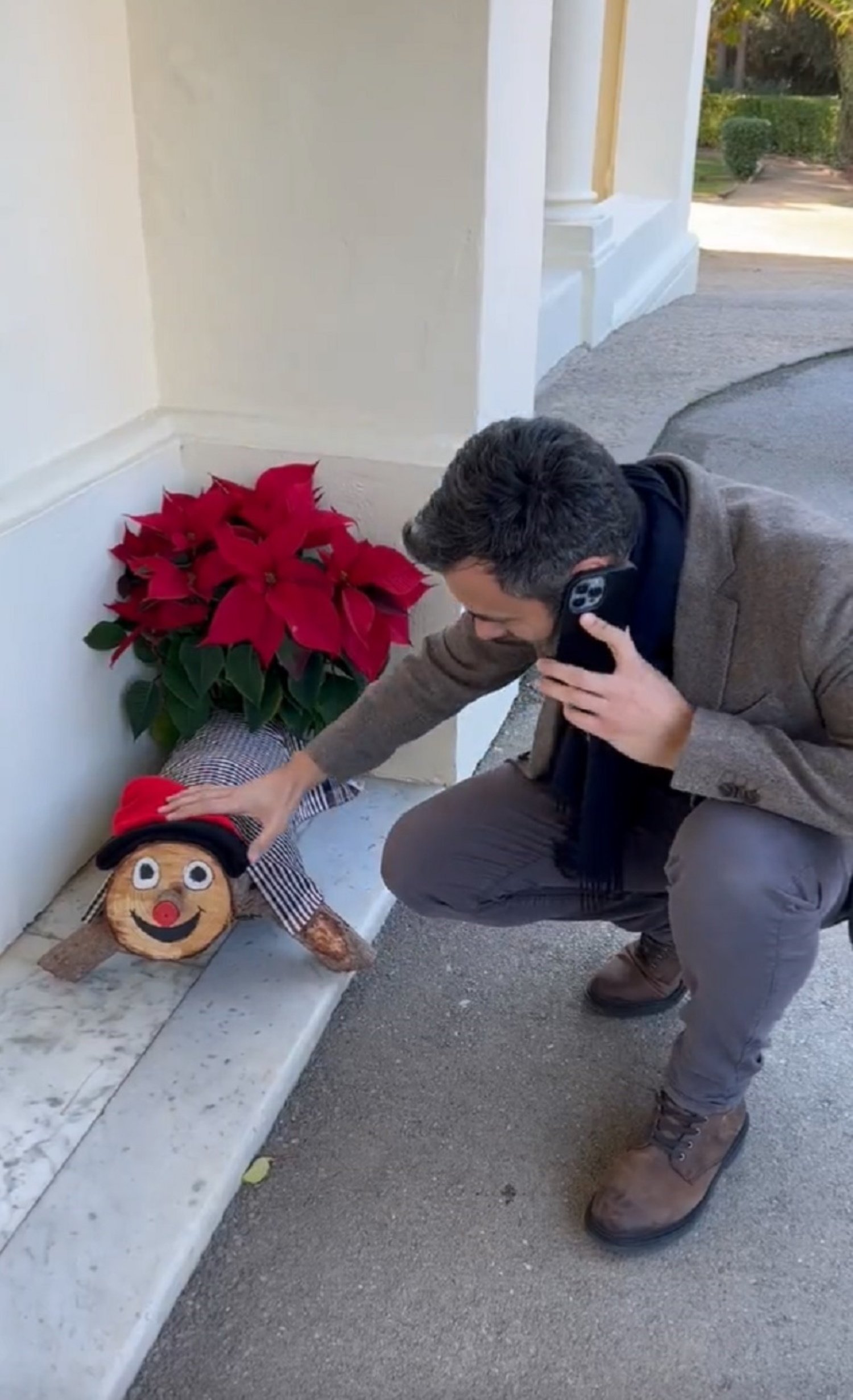 Brutal vídeo de los norteamericanos sobre el Tió y costumbres catalanas: "Gracias por utilizar el catalán"