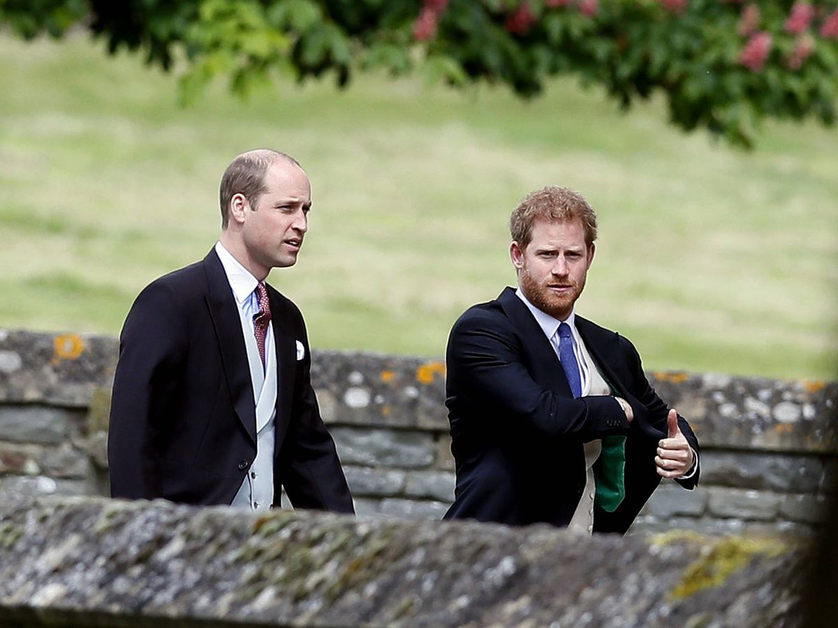 El príncipe Guillermo deja KO a Harry en la coronación de Carlos III