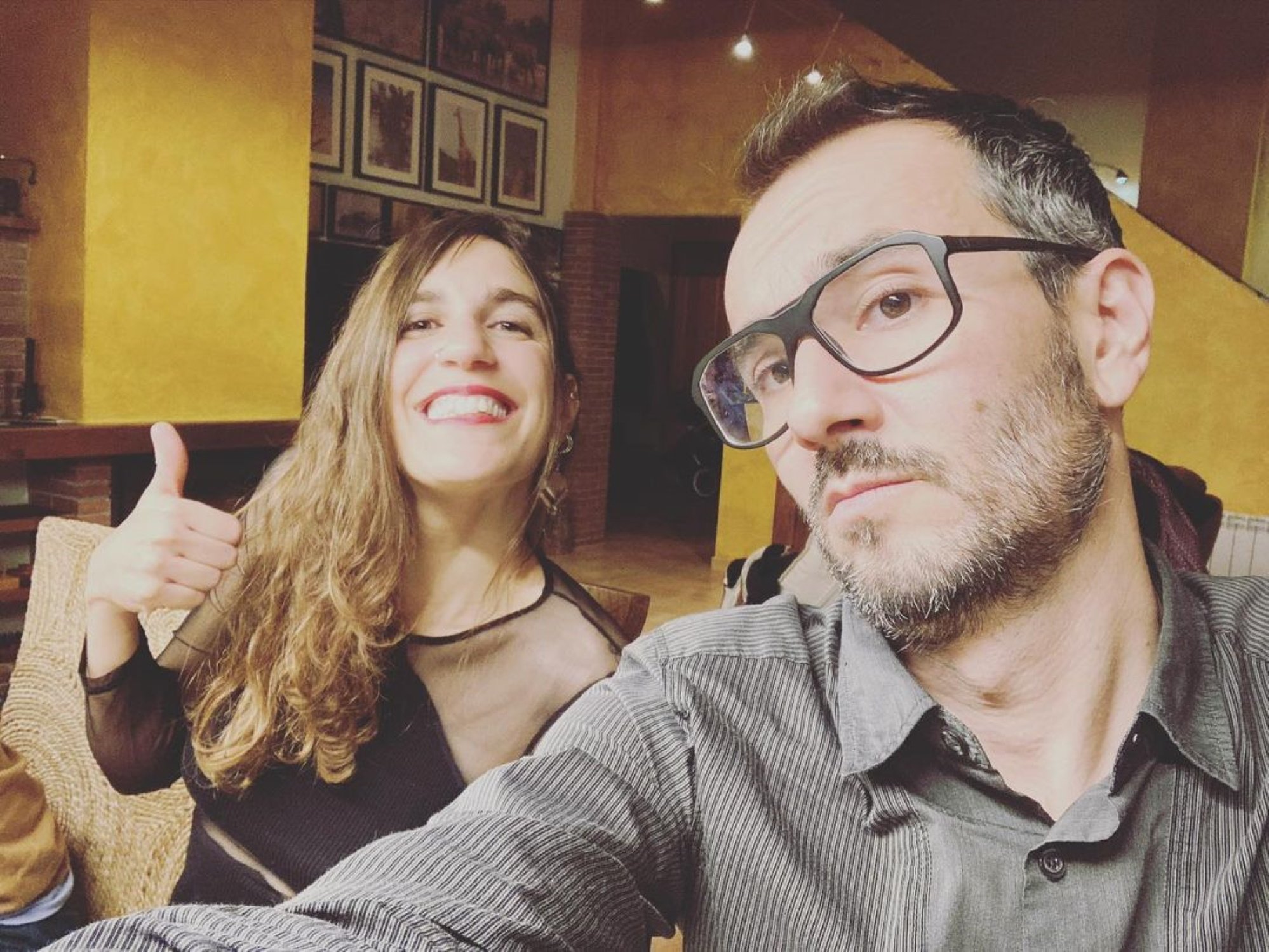 Jair Domínguez y Neus Rossell, imagen que impresiona, el amor en el punto más alto