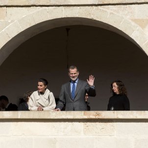 Letícia inexpressiva pel bòtox, amb la cara rara a Menorca, sense celles ni faccions