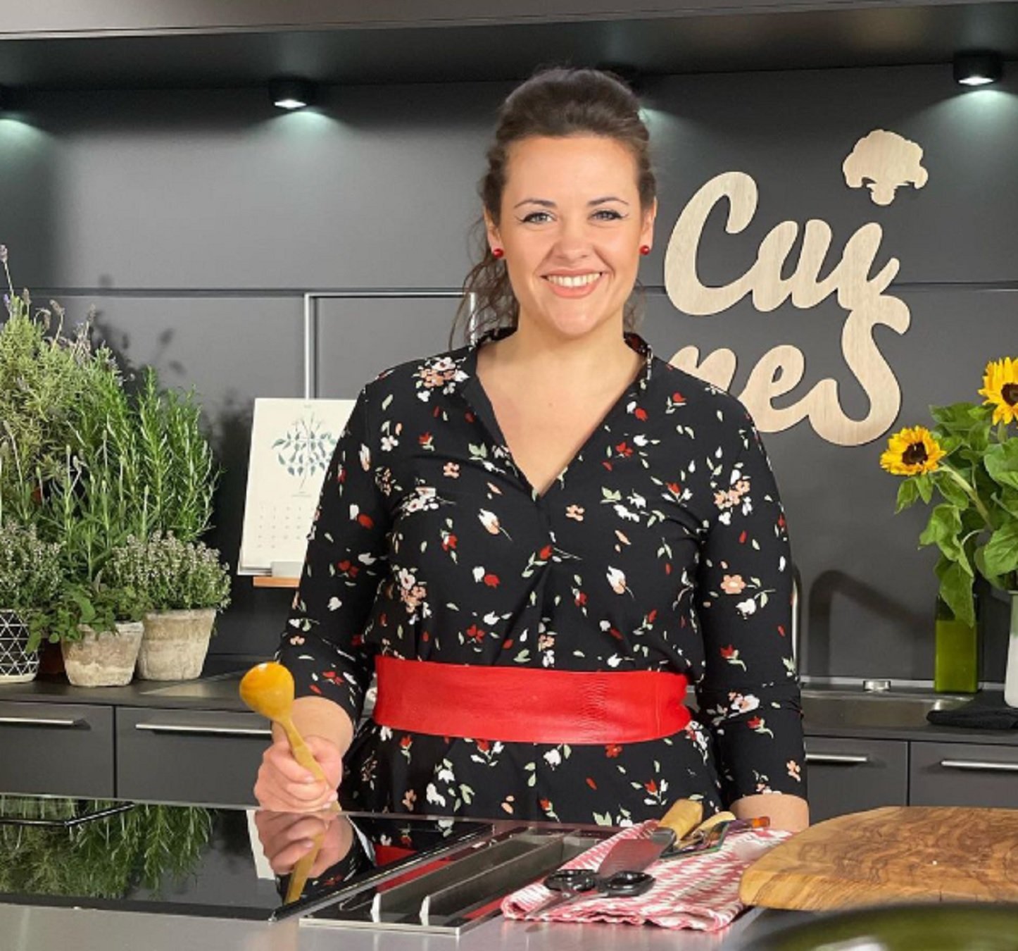 La Gessamí de 'Cuines', cada cop més i més guapa: el "meleta de romer" es queda curt, calera i canyera | FOTOS