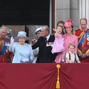 Primer casament lèsbic a la família reial britànica, van esperar que morís Elisabet II