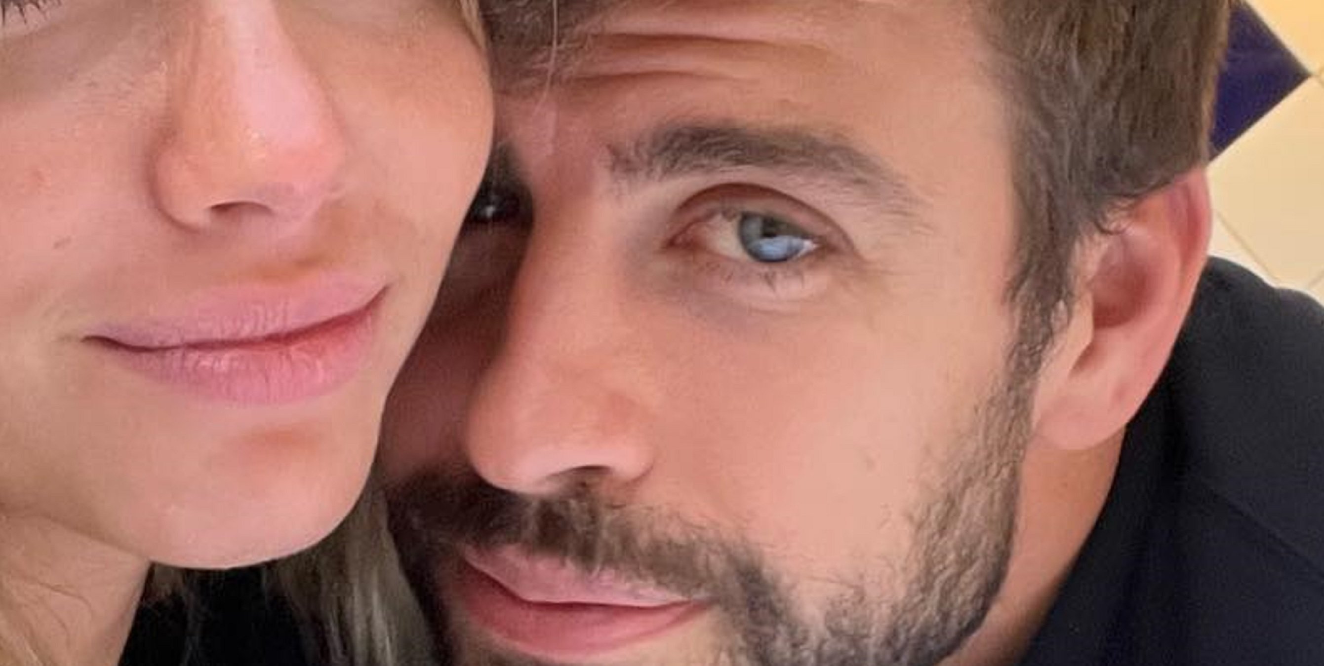 BOMBA: Clara Chía es fa una foto amb Gerard Piqué i ell la penja: guapos i enamorats