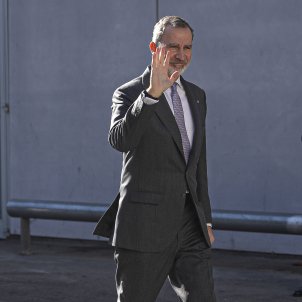 Felipe VI en Barcelona con manos impresentables: el rey no supera su trastorno
