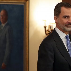 Felipe obliga a Juan Carlos a irse por un comportamiento indigno: borracho perdido