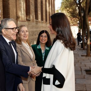 La pífia de Letícia molt mal maquillada en un acte oficial: surt feta un cromo