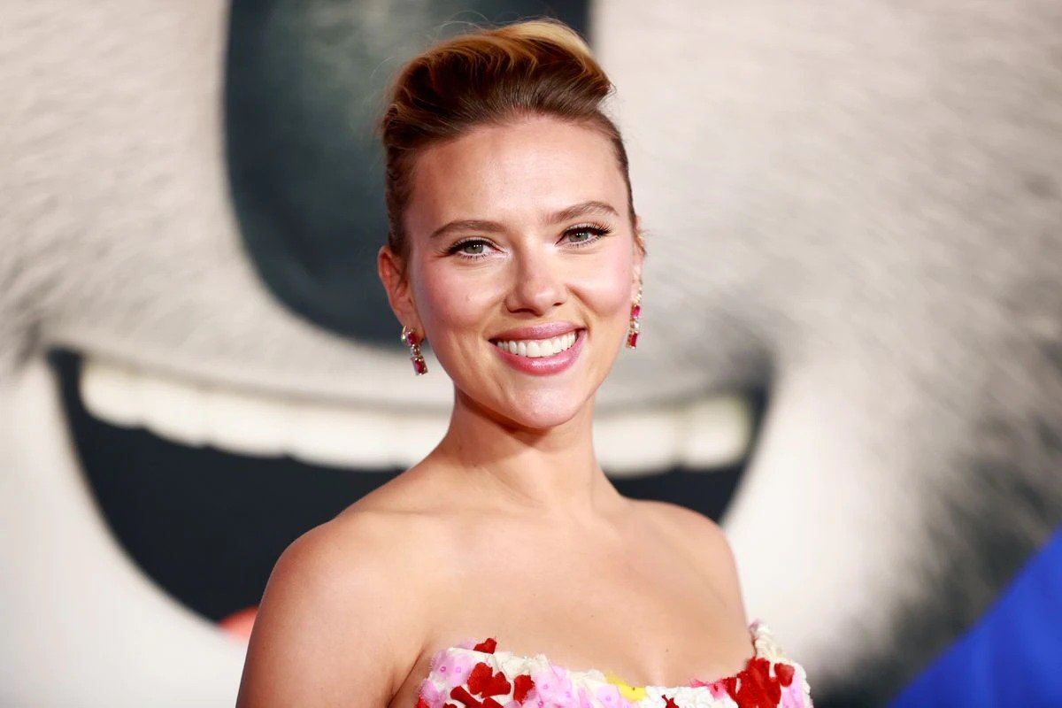 Una enemiga menos para Scarlett Johansson