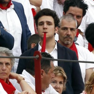 Froilán, look raríssim: foto amb patilles rares i rapat a l'1 emulant Elvis Presley