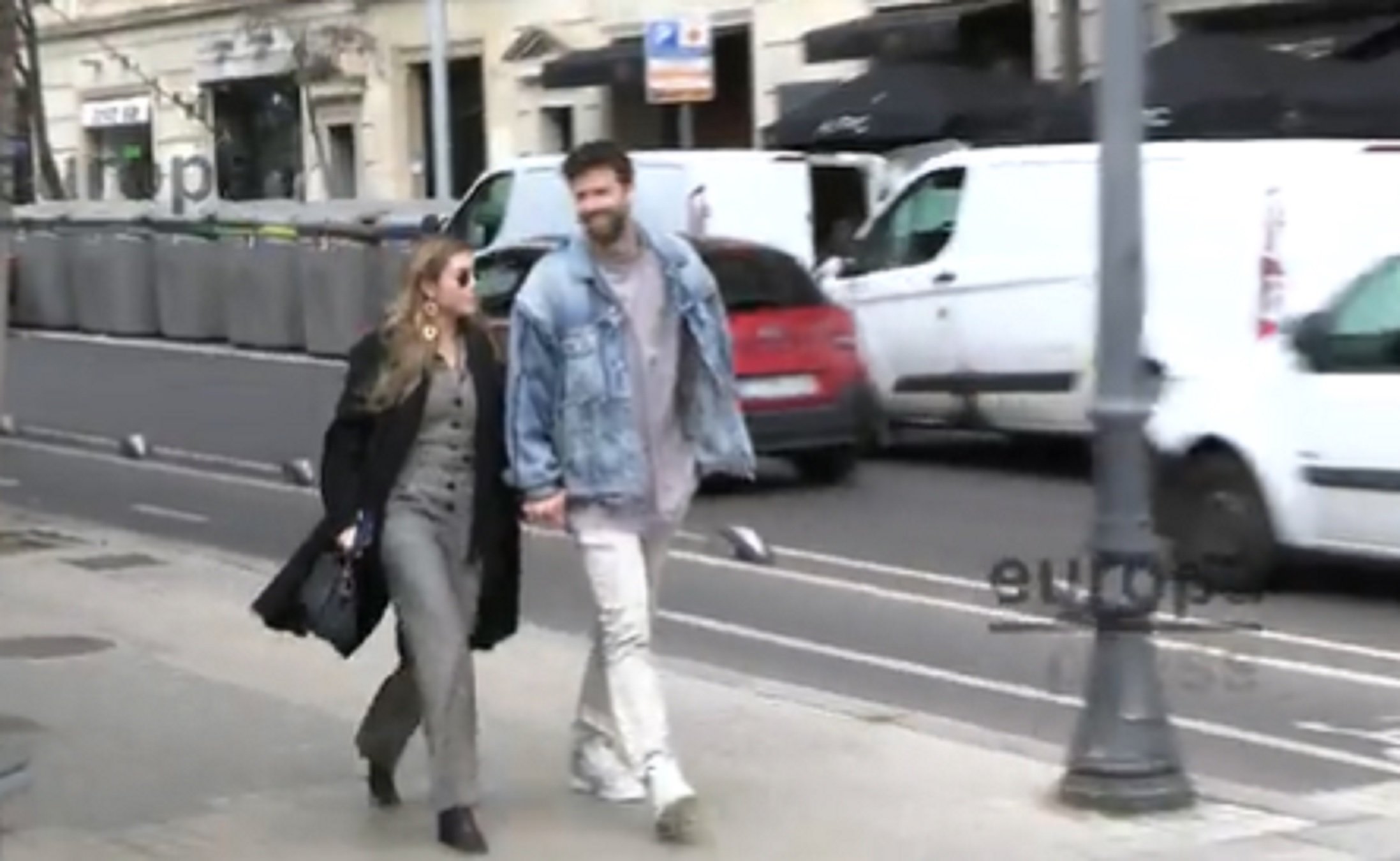 La peor cara de Clara Chía, bochorno en plena calle de Barcelona, foto