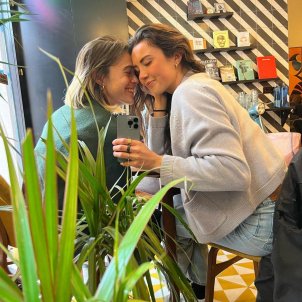 Les culers Mapi León i Ingrid Engen ideals en la foto d'enamorades més barcelonina