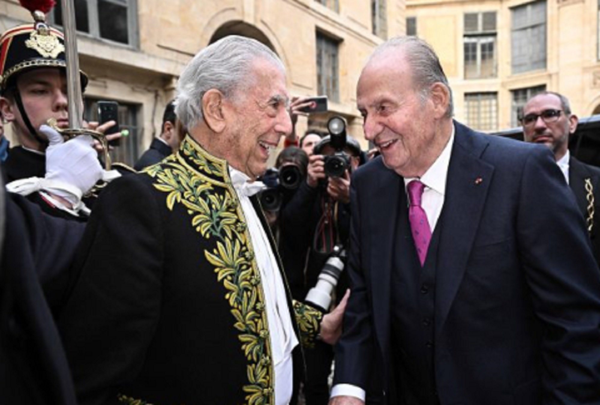 ¿Sanxenxo 2?: Juan Carlos I informa a la prensa de sus planes para volver a España