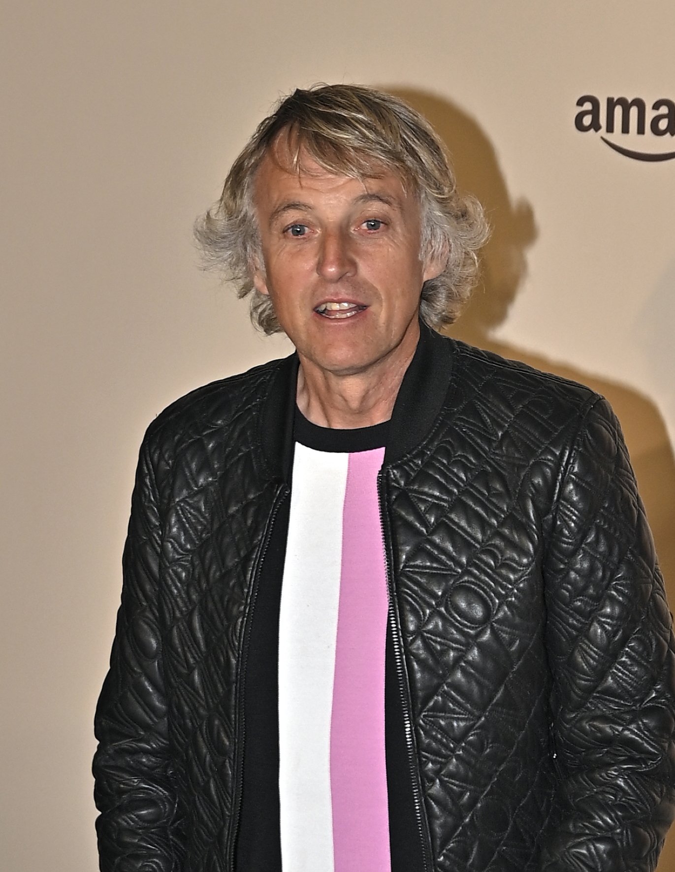 El presentador Jesús Calleja se pasa de exaltación patriótica y la red lo pone fino