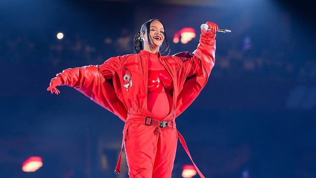 Luxe silenciós o estrident? Els fans de Rihanna l'enalteixen i l'enfonsen en una publicació