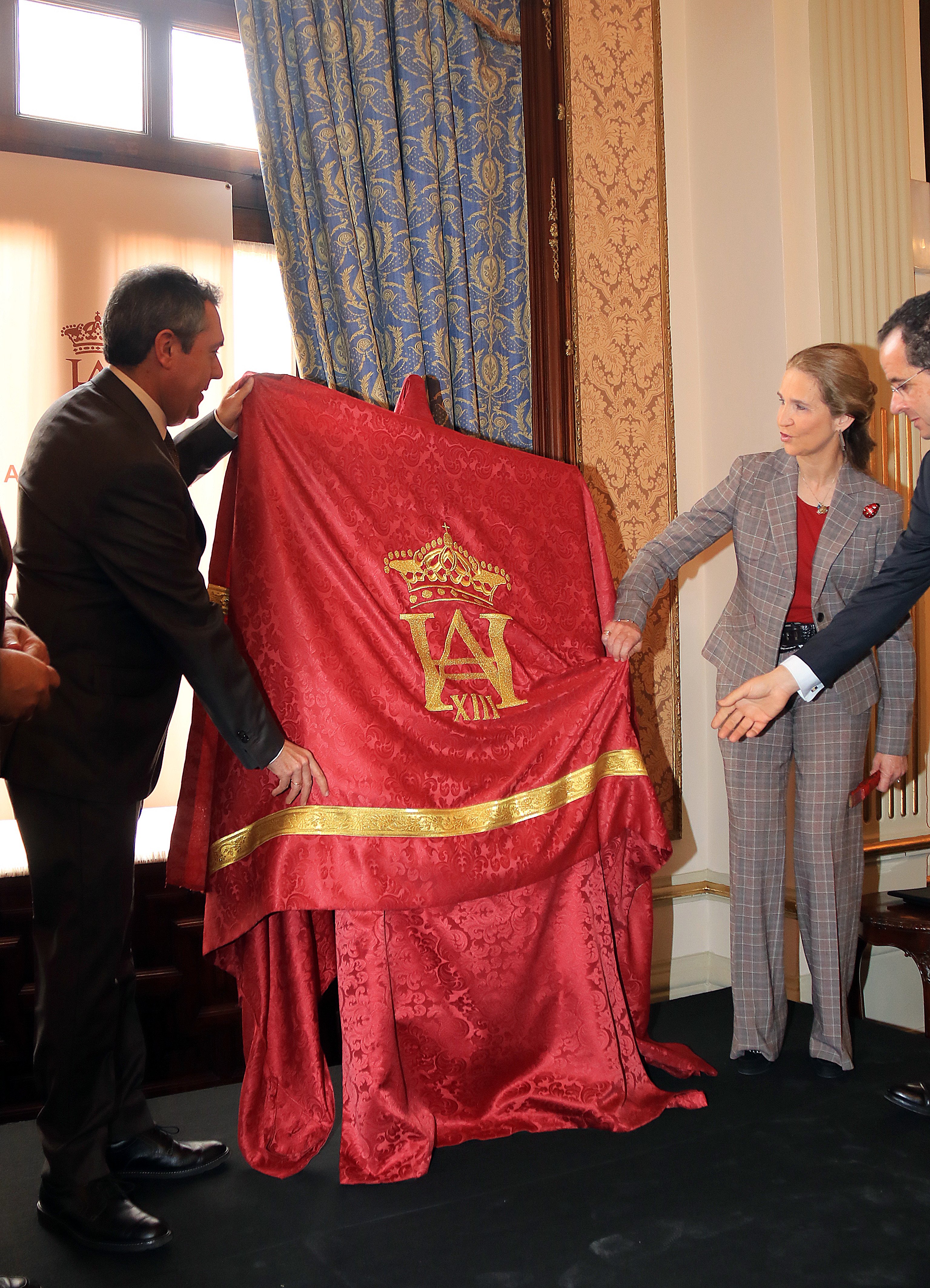 El inapropiado regalo a la infanta Elena en el aniversario de un hotel