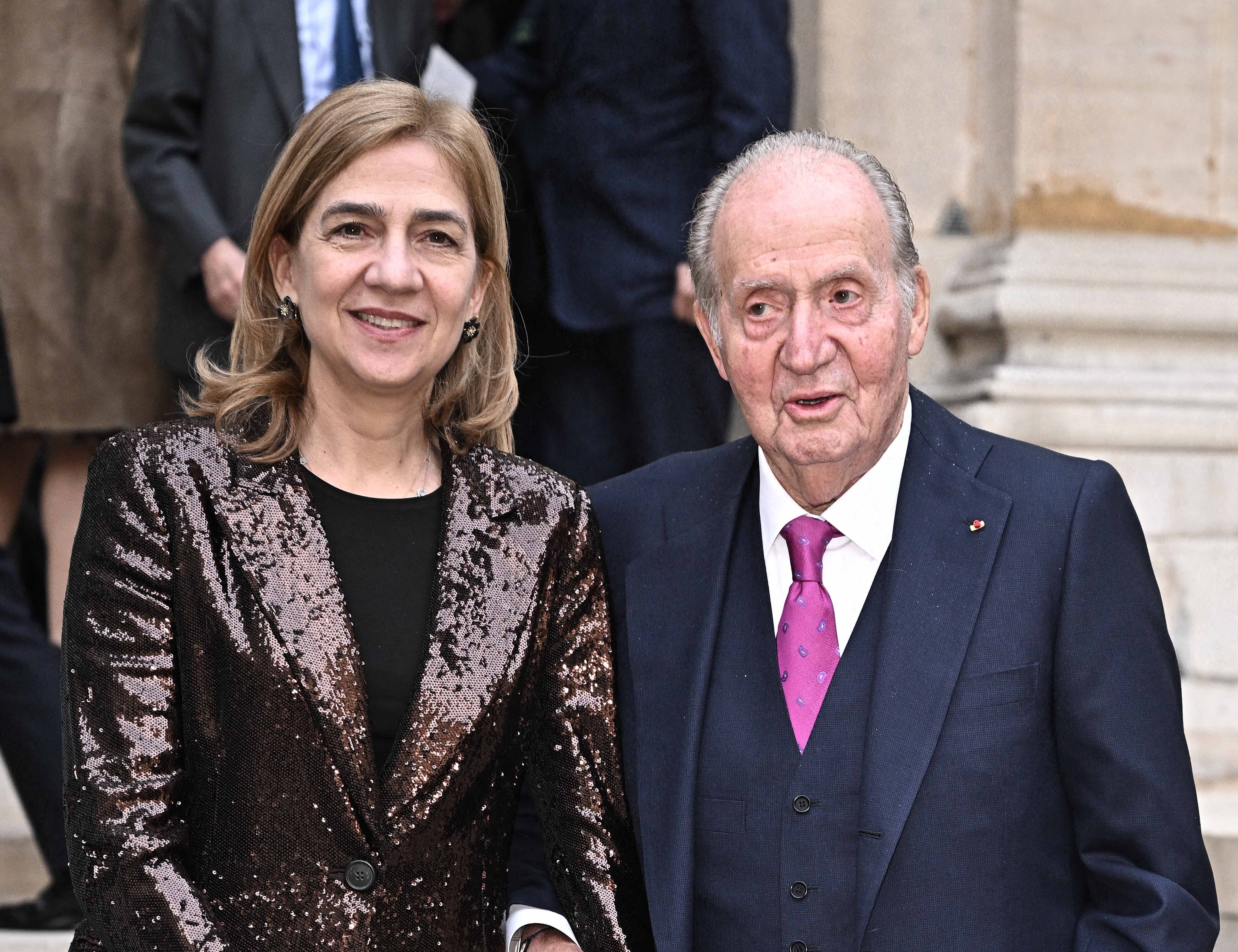 La infanta Cristina, la més rica de Pedralbes, passeja per Manel Girona feta un cromo