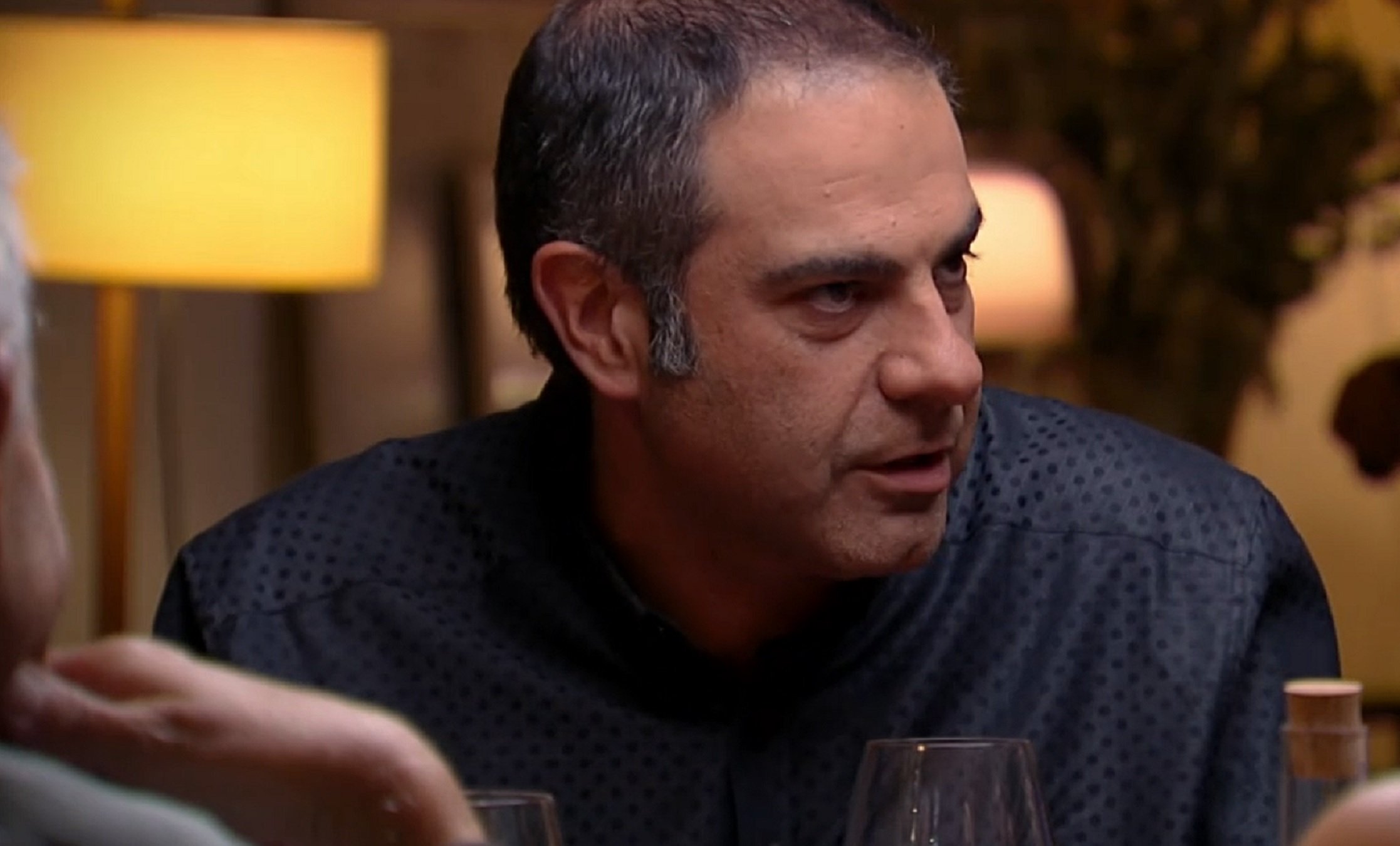 Incidente de Toni Clapés de noche en Barcelona: borrachos le tiran una botella de cerveza