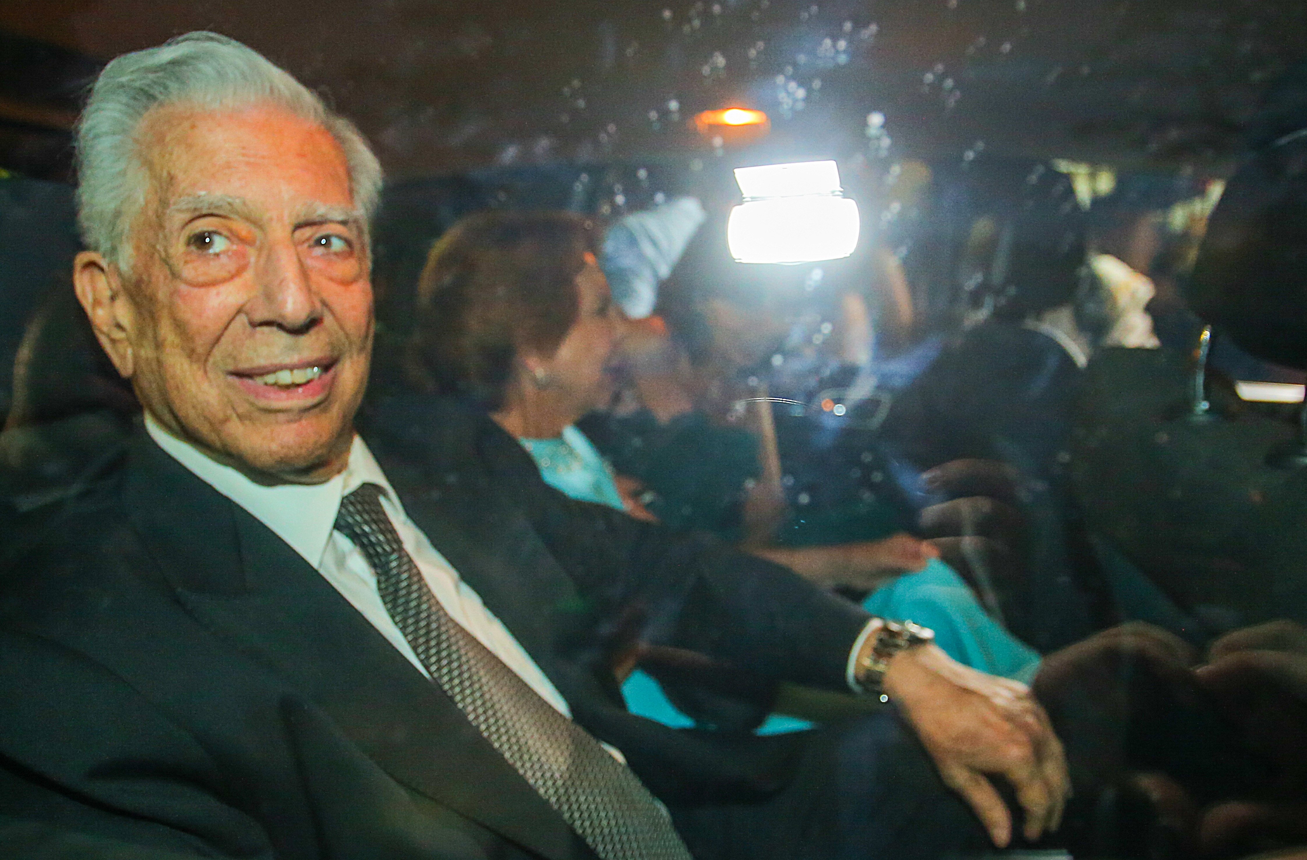 Vargas Llosa muestra el despacho tras dejarlo con la Preysler y todos enloquecen por lo que se ve: "Ufff"