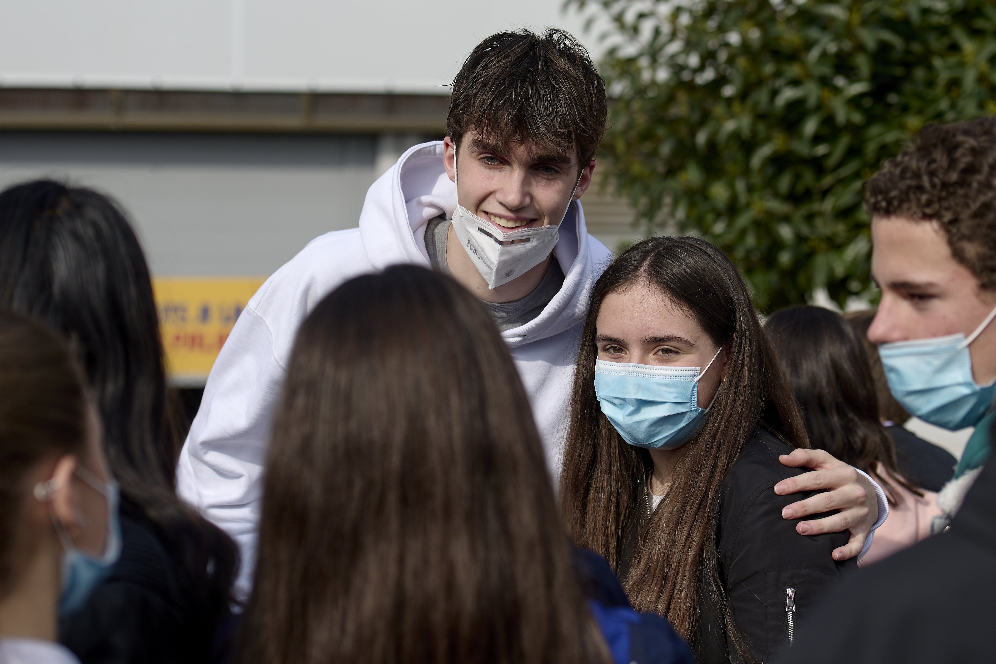 La foto del beso de Pablo Urdangarin con su novia en Barcelona: toda la verdad