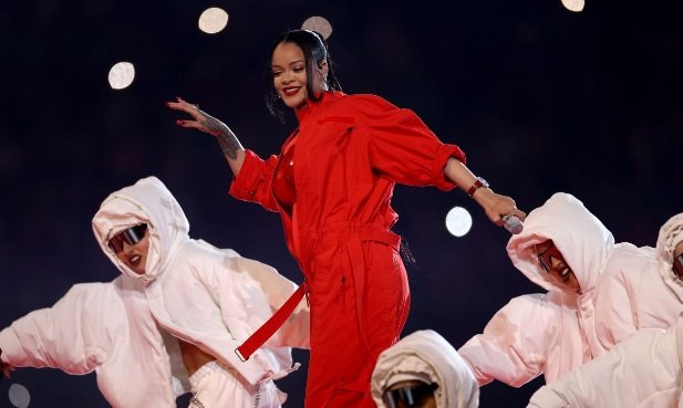 Rihanna sempre crida l'atenció. Estar embarassada no és un problema