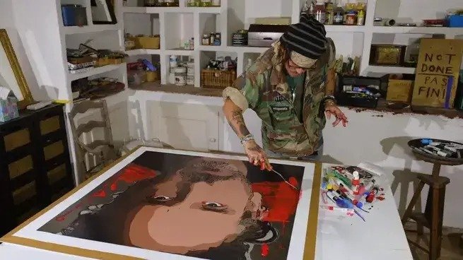 Johnny Depp se está haciendo de oro como pintor