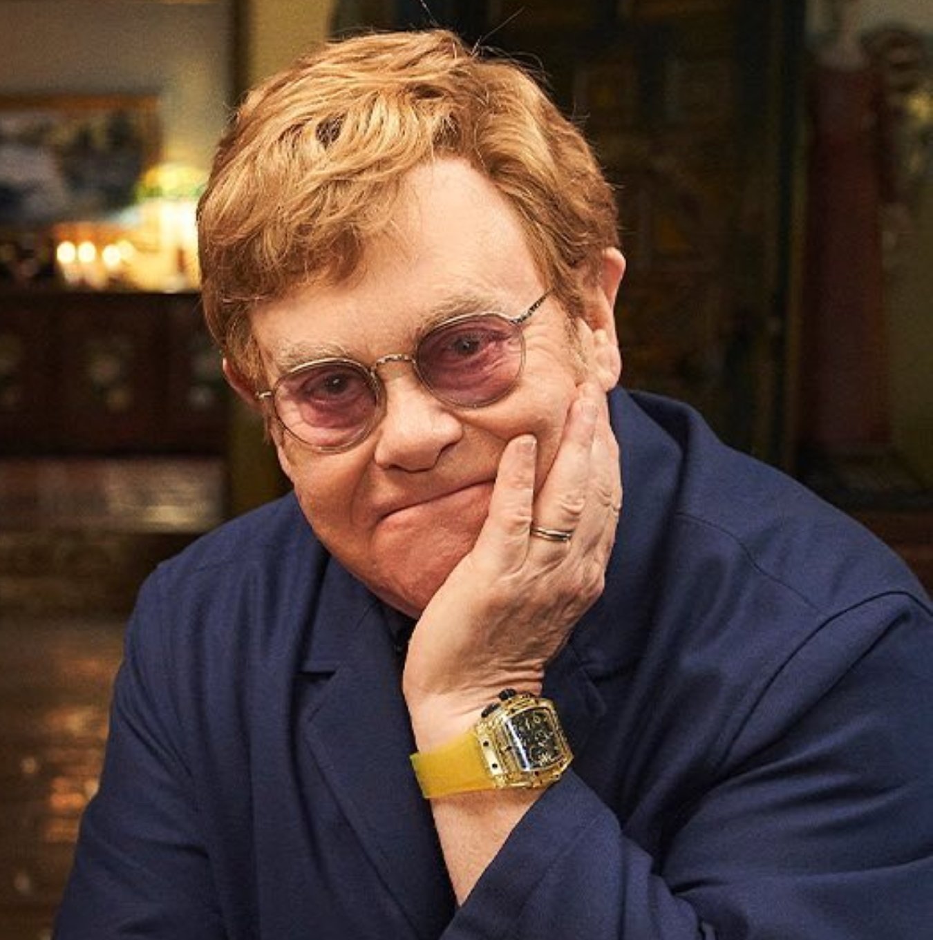 Elton John ya no es así a los 75 años: aparece con más pelo y muy cambiado