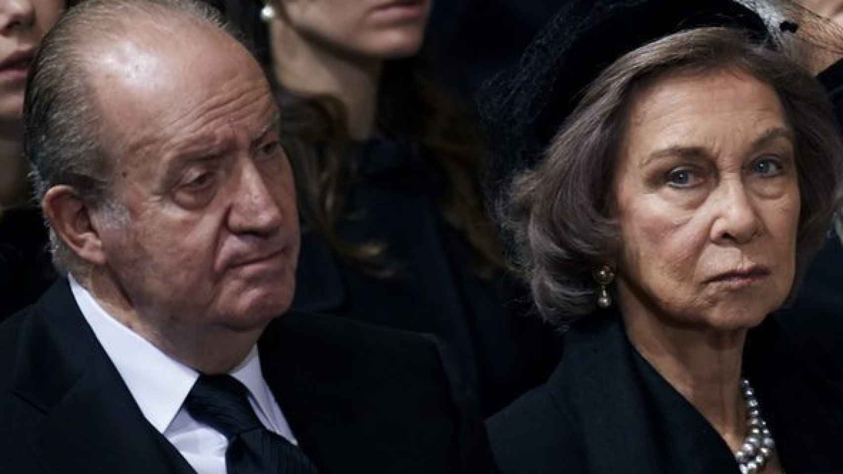 La reina Sofía sospecha de 3 famosas de la prensa rosa y Juan Carlos I