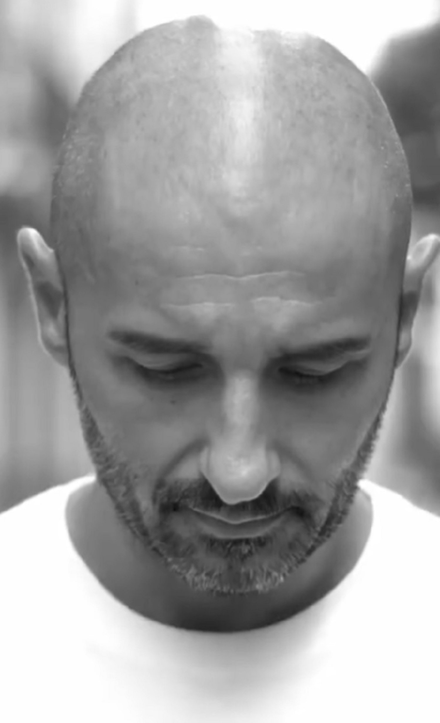 El querido actor catalán Alain Hernández hace llorar, conmovedor adiós a un compañero de vida: "Cómo duele"