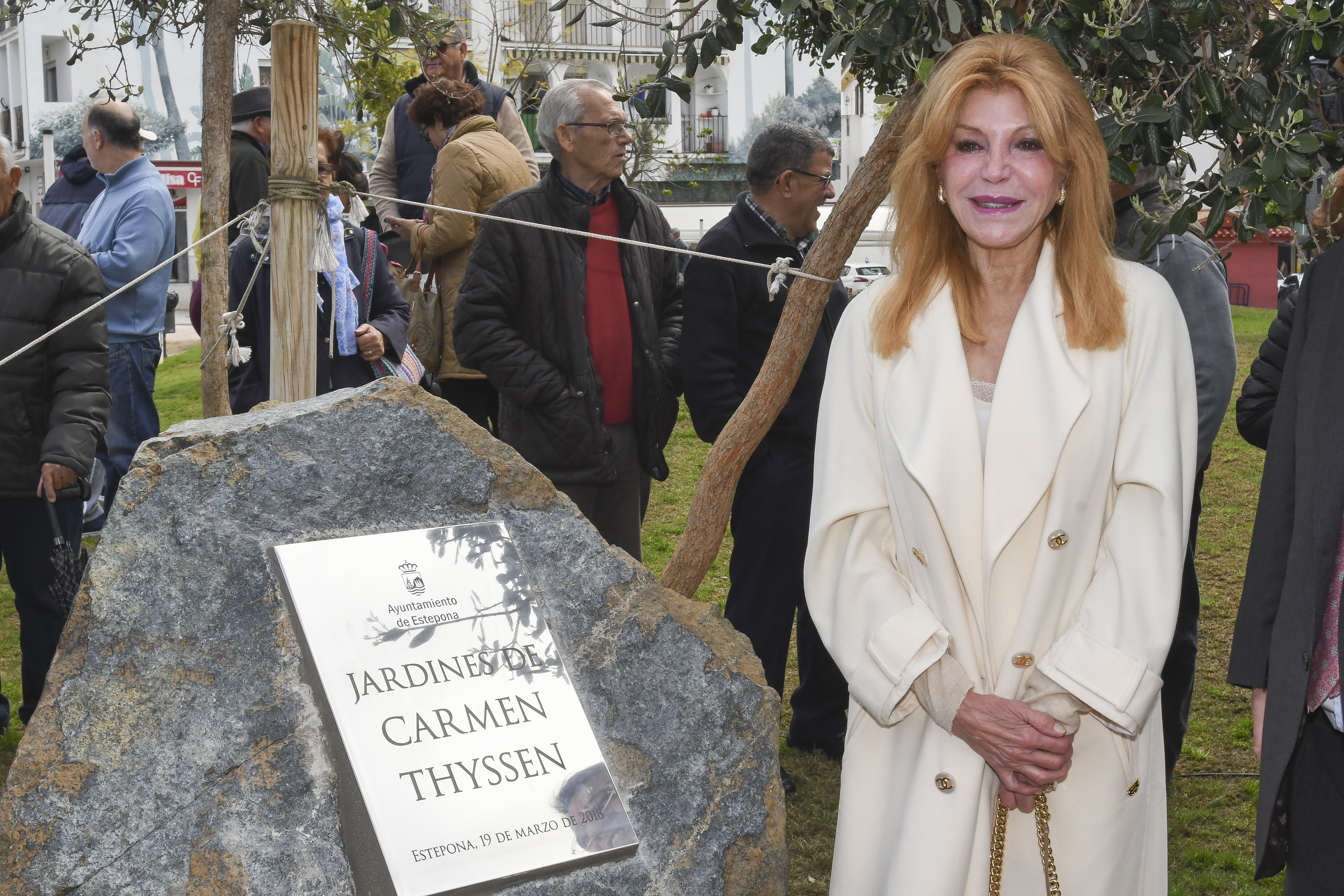 La Baronessa Thyssen inaugura uns jardins... i una nova injecció de bòtox?