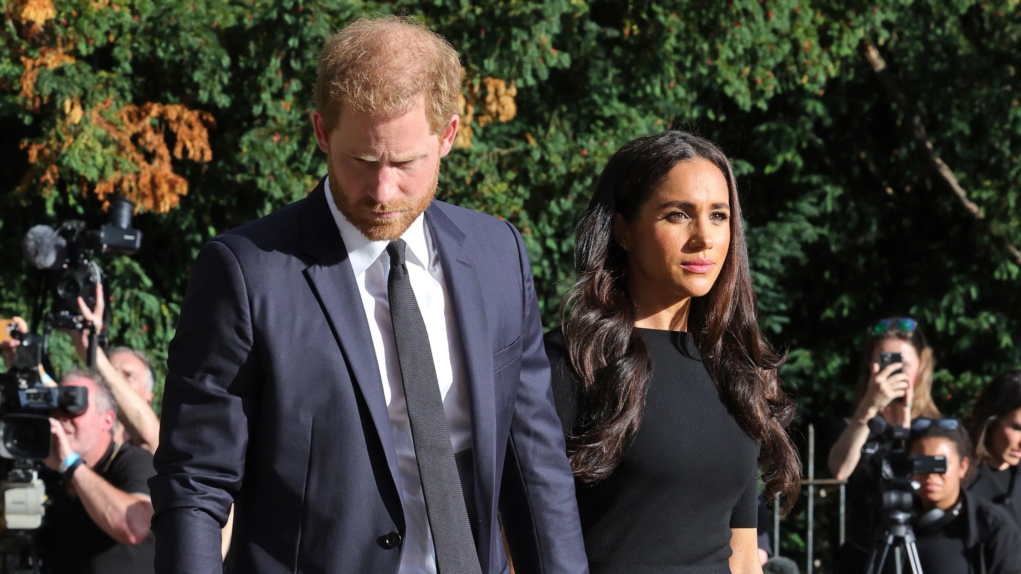 Motín violento contra Harry y Meghan en Nueva York: los Sussex acaban en la comisaría