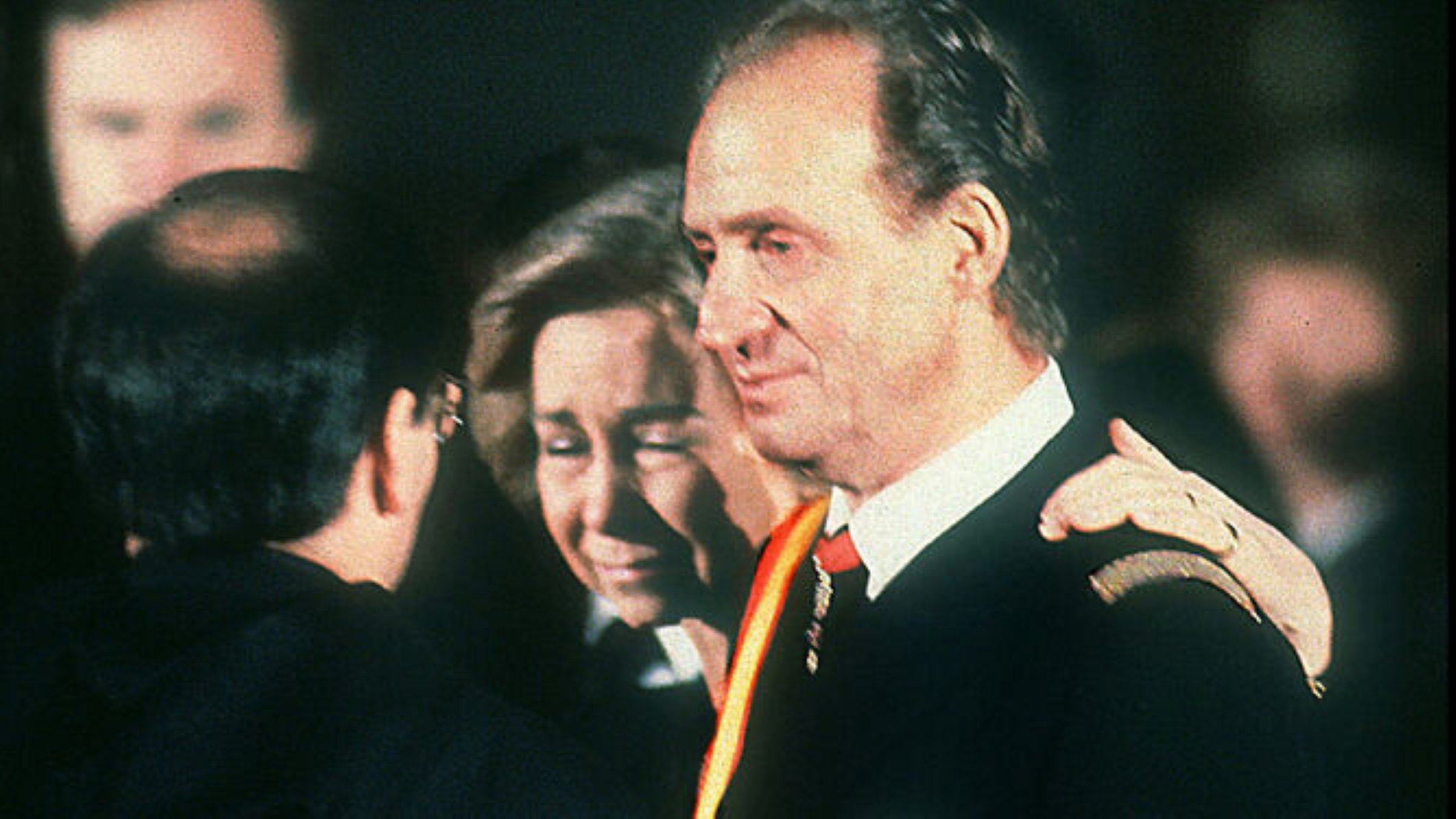 Juan Carlos llora con Sofía funeral Juan de Borbó Twitter