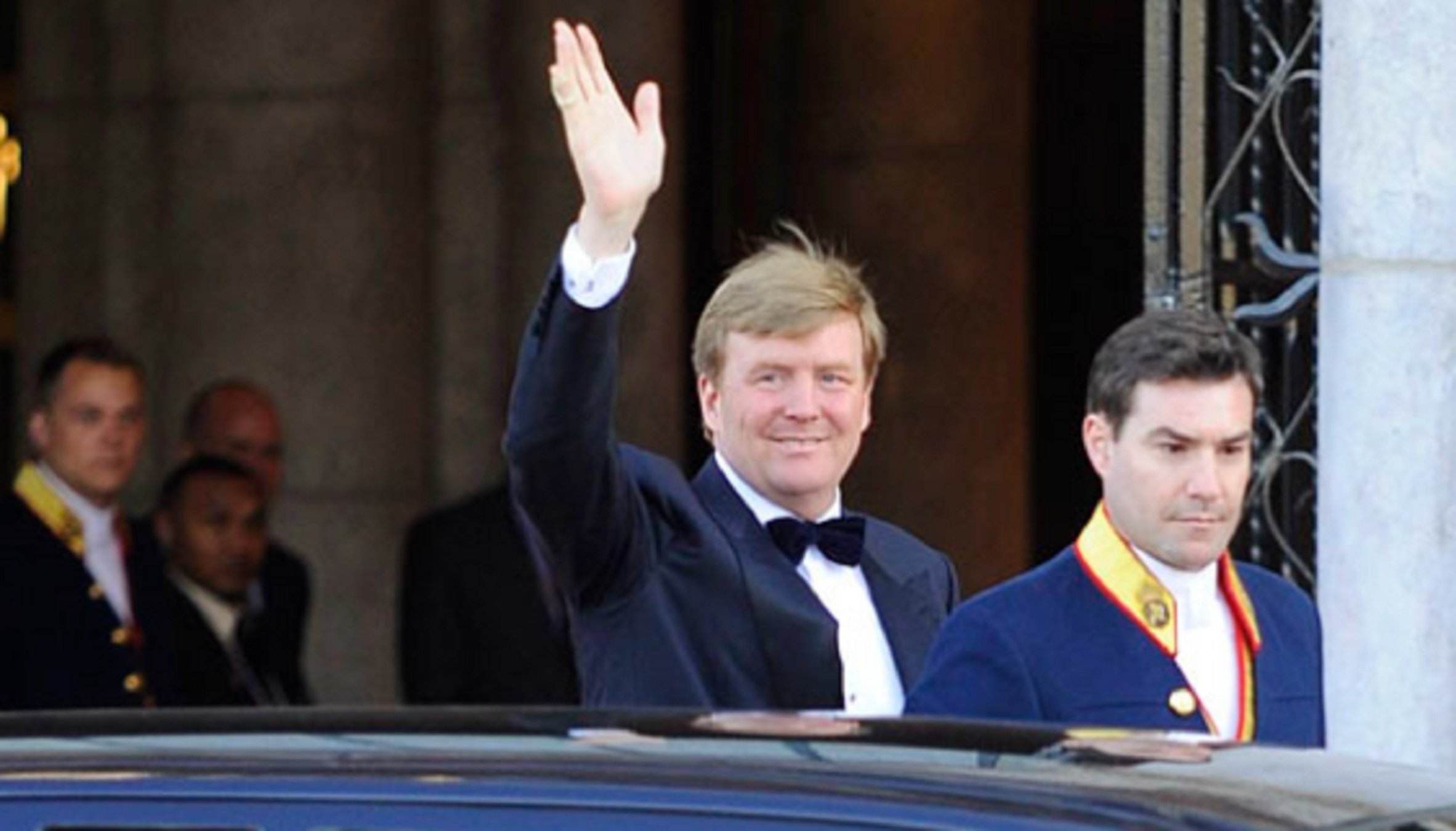 El rei d'Holanda es despulla: Guillem Alexandre fa el que mai no has vist fer a Felip VI
