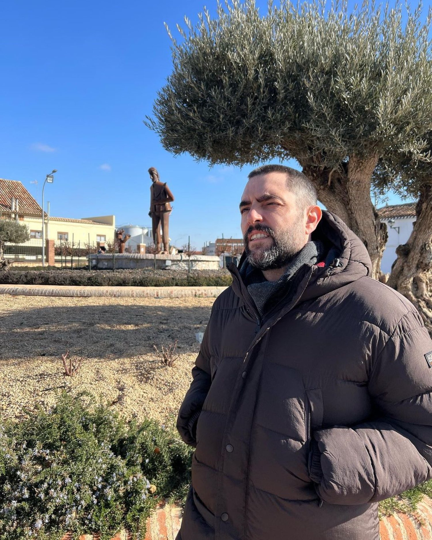 Dani Mateo humilla a Juan Carlos por su retorno a España y le muestra una imagen descomunal de 1979