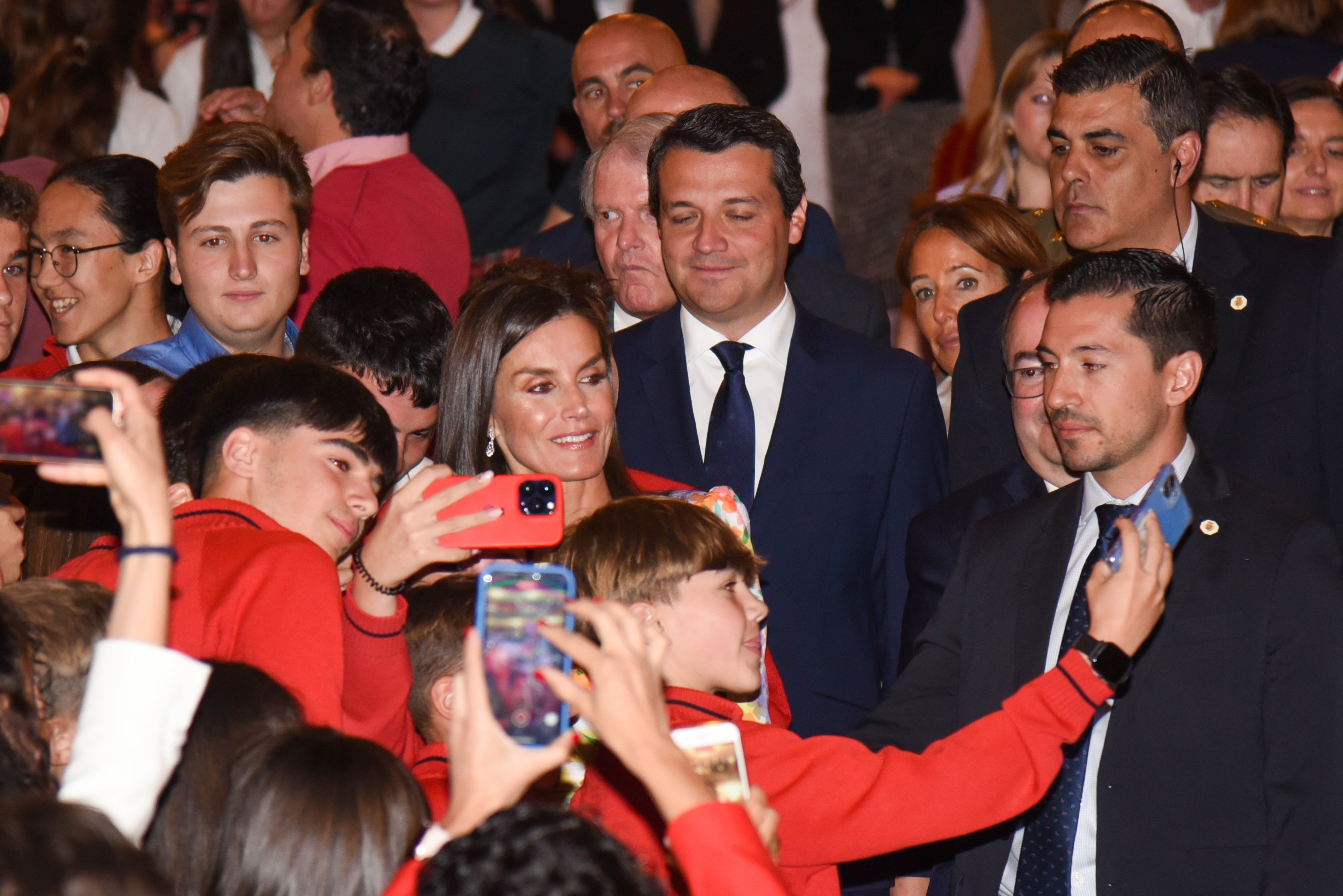 El look "made in Spain" nunca visto en Letizia, en los Princesa de Girona: "Más abierta y juguetona"