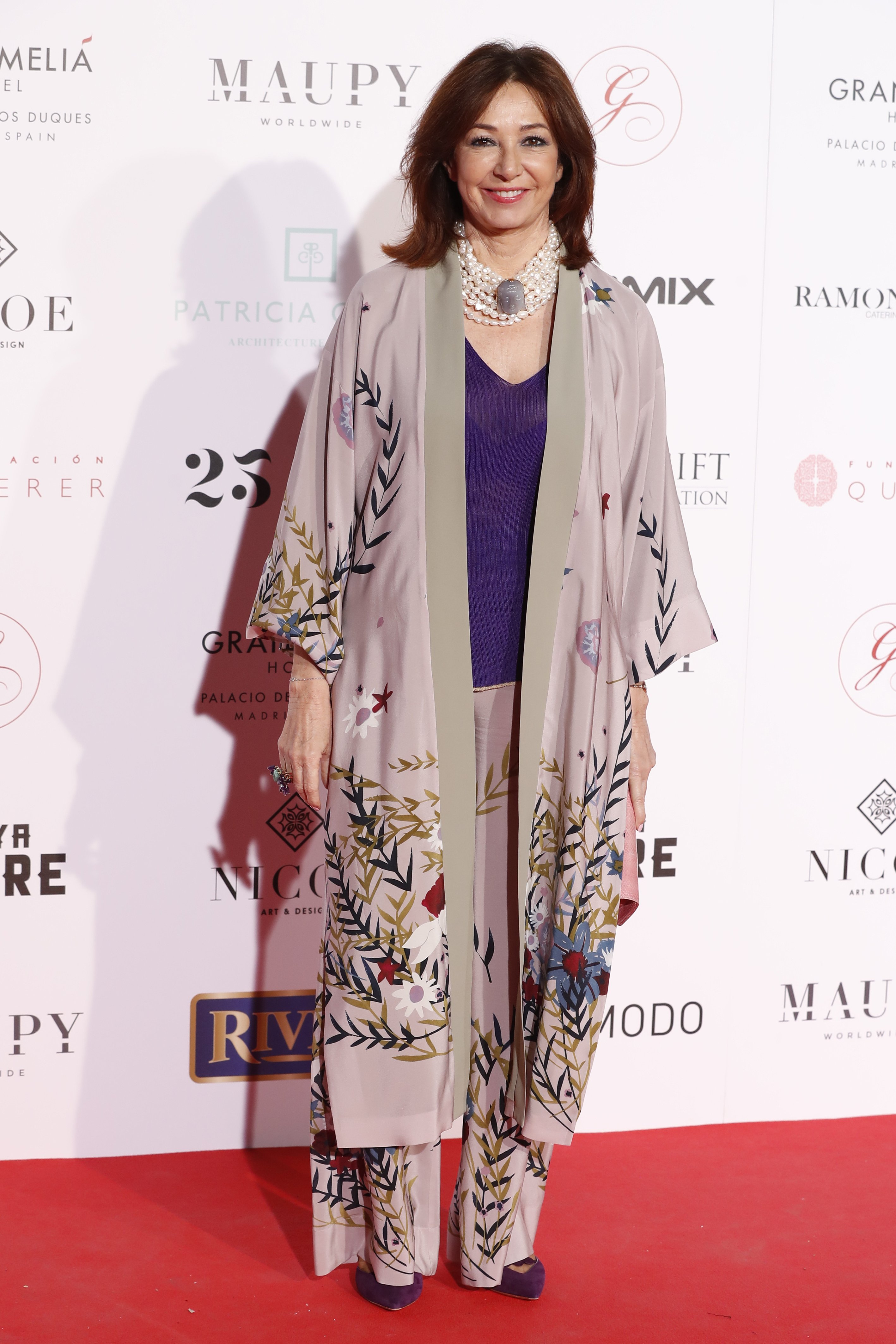 Ana Rosa en kimono y con perlas enormes, la imagen de la alfombra roja