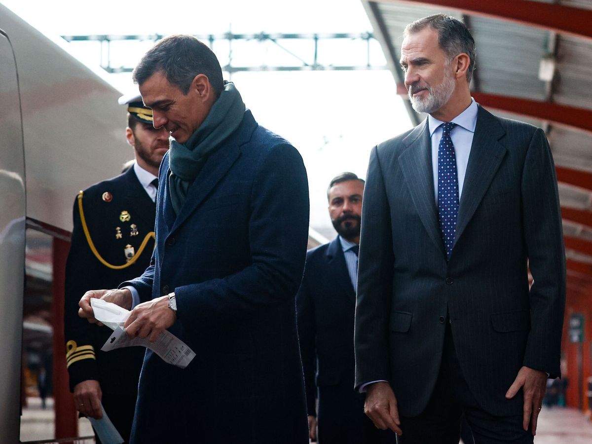 Felip VI, esquitxat per un moviment en contra del seu pare, la pista porta fins a la Moncloa