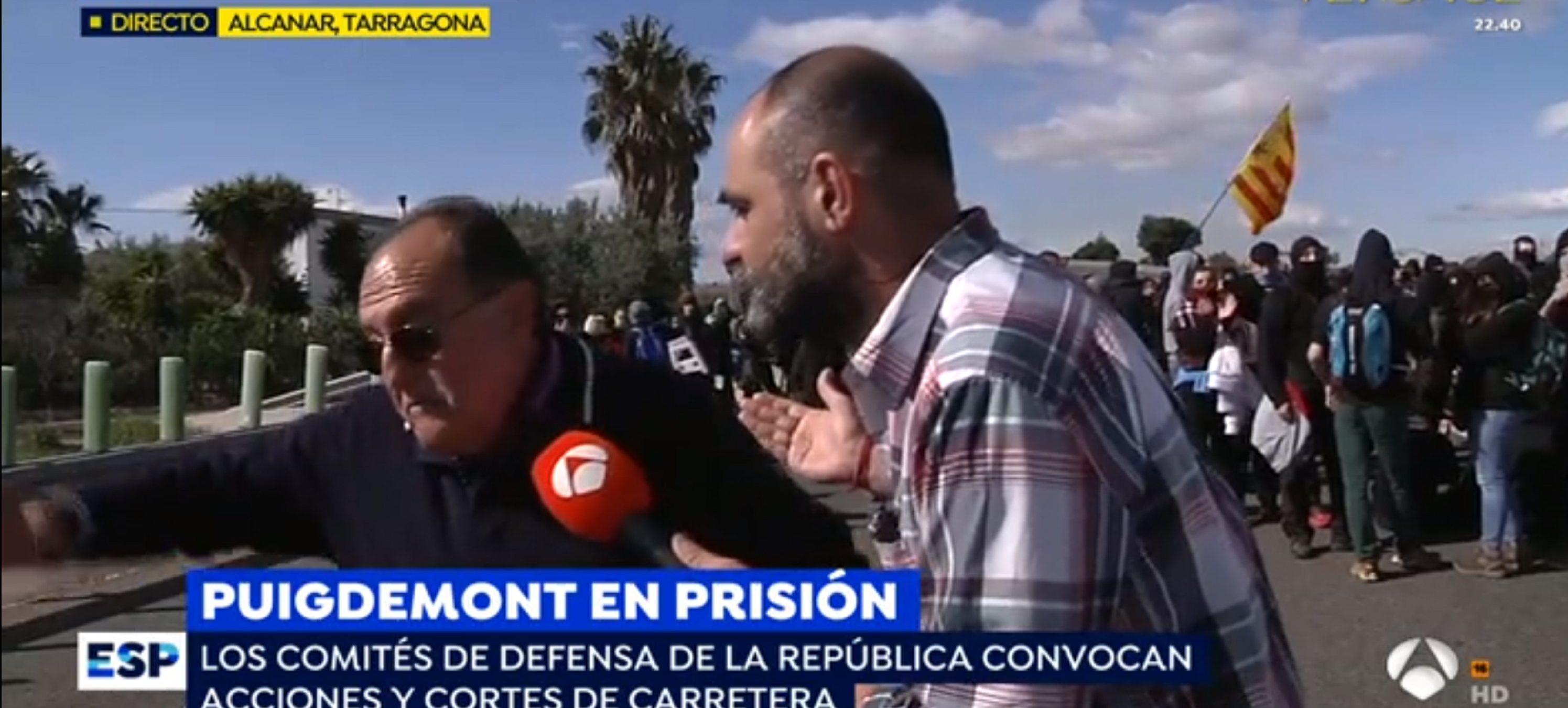 Tensió a Antena 3: un reporter demana a un veí d'Alcanar que parli en castellà