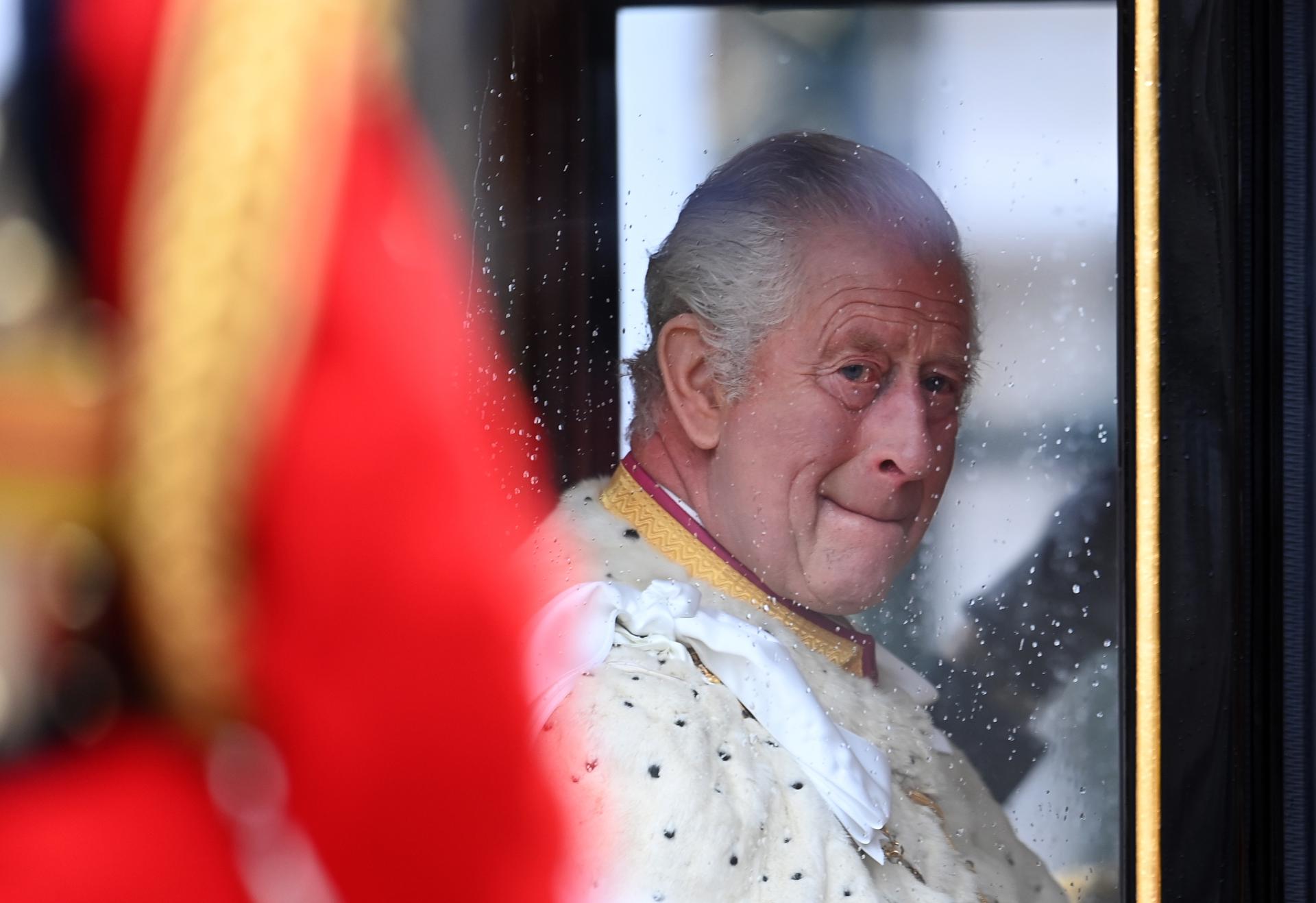 "Malalta mental, està boja, perd el control si el toques"... 'Rajada' brutal del cosí de Carles III