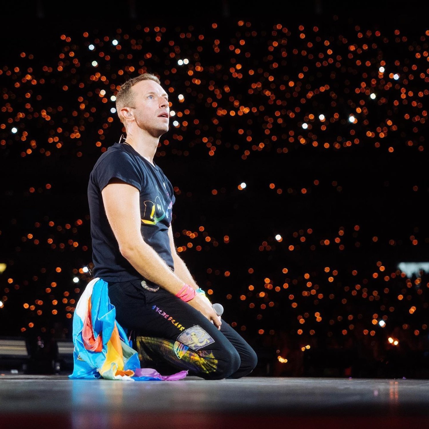 El gesto de Coldplay con el catalán que emociona a los fans antes de tocar en Barcelona