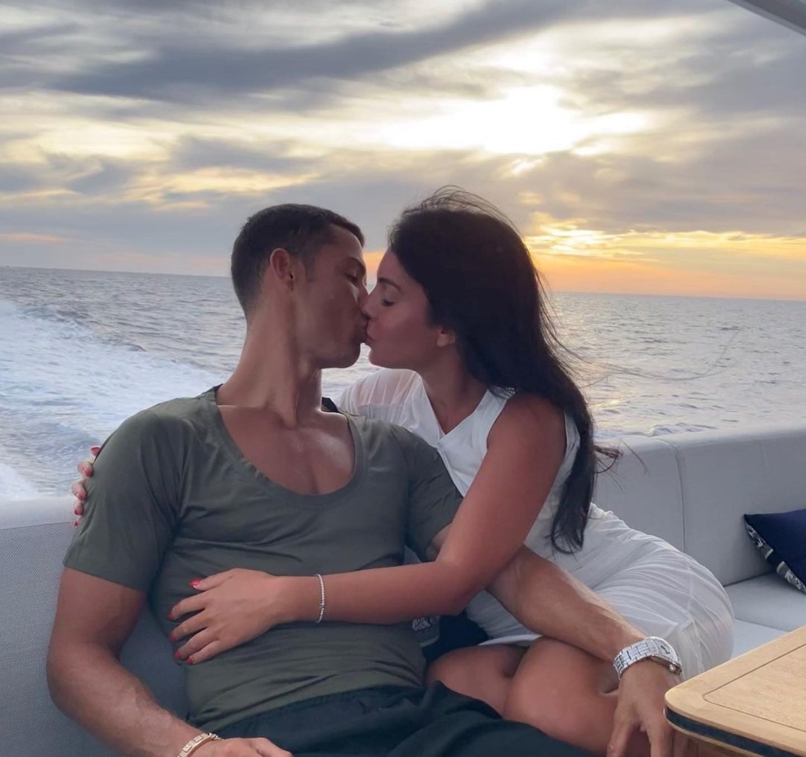 Georgina revoluciona las redes por una imagen sorprendente e inesperada de su hijo