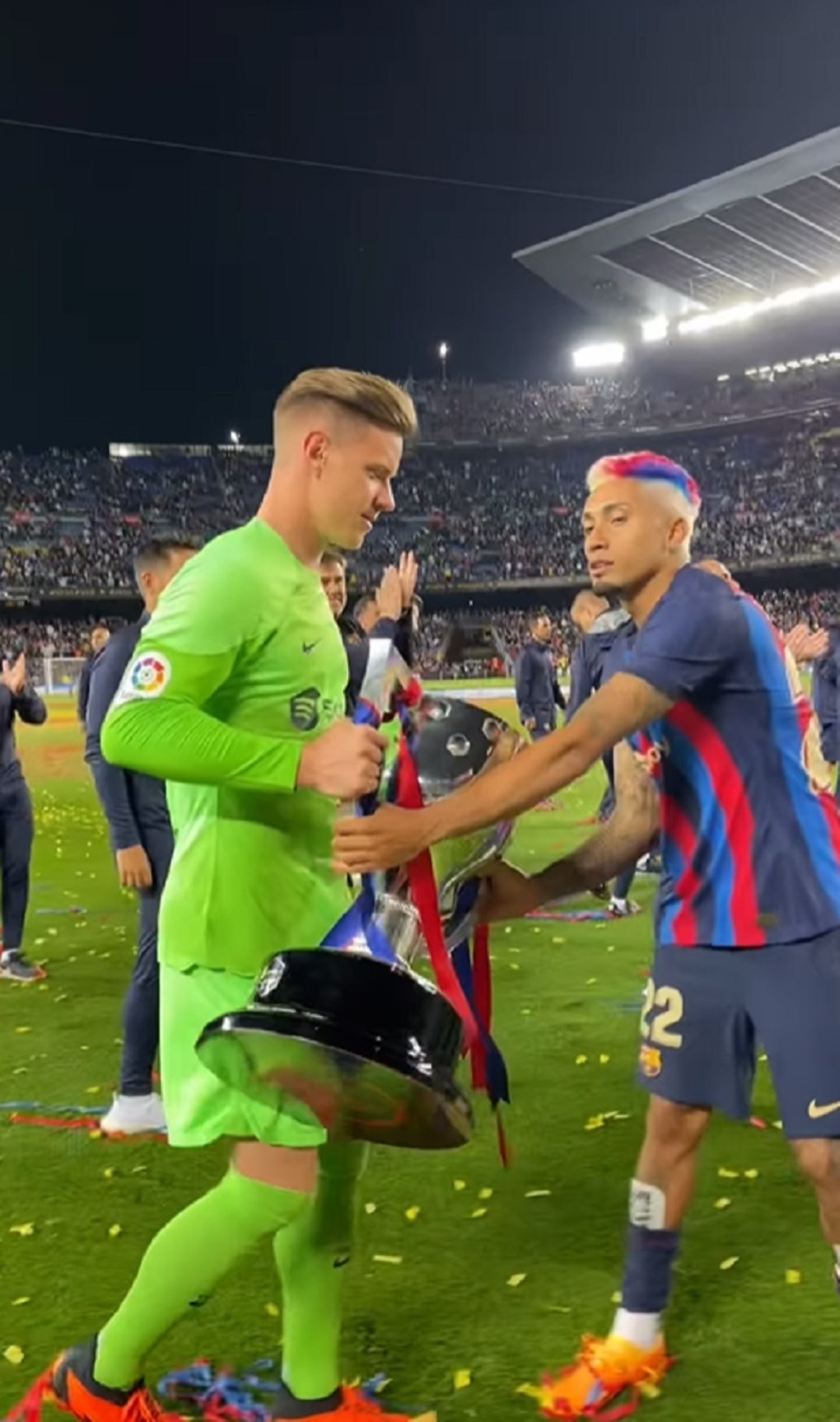 Qué ha hecho Raphinha en el Camp Nou, al quedarse solo, tras la fiesta por el título: los culés alucinan