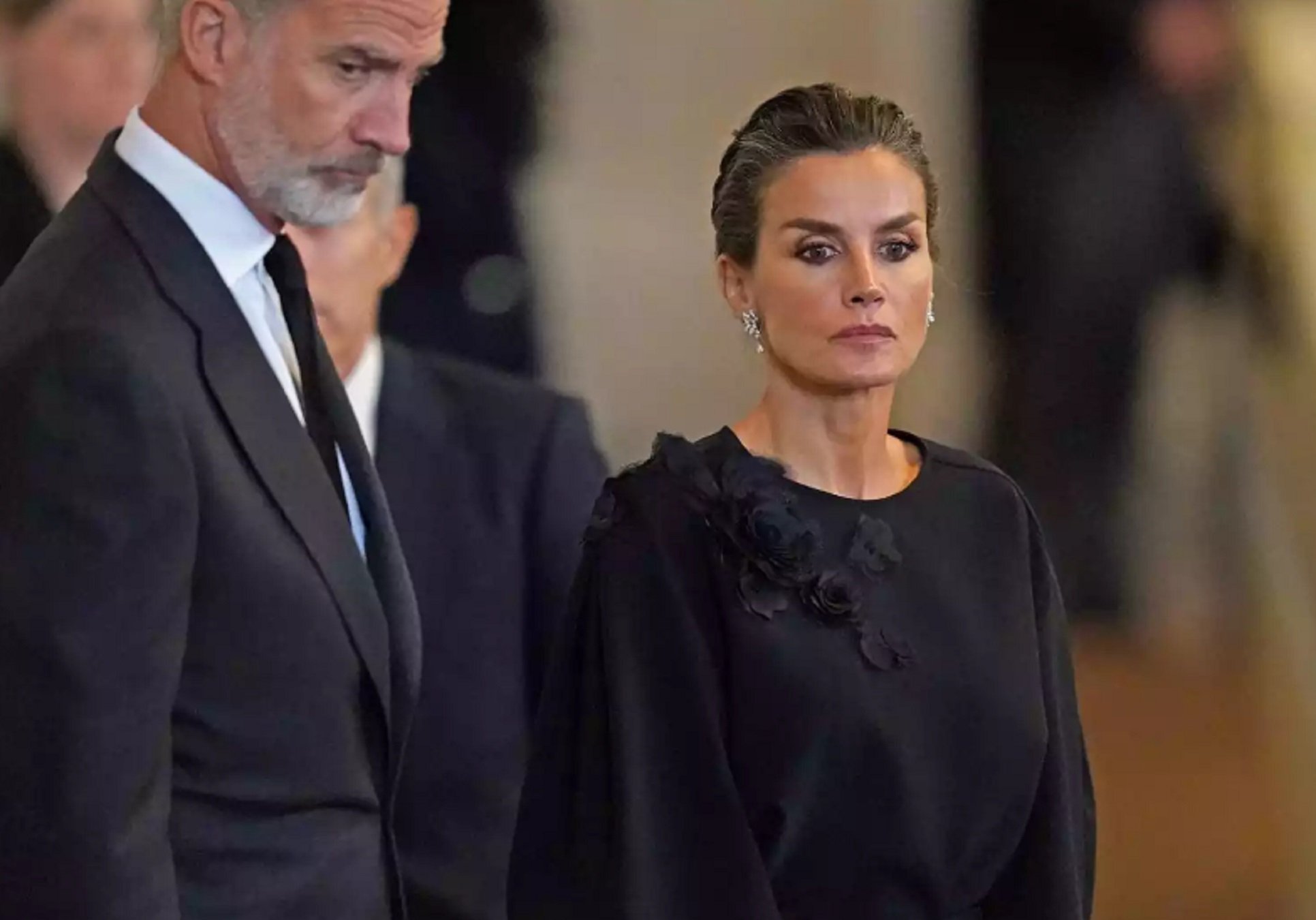Felip VI arrisca el matrimoni amb Letícia amb el "sí" que enfronta la família