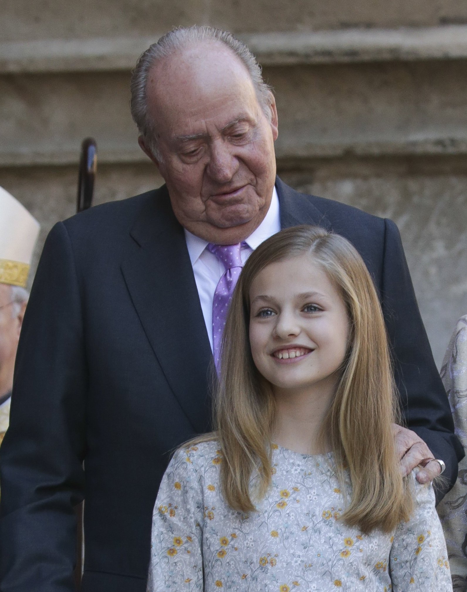 Joan Carles reapareix a la vida d'Elionor amb una trucada estranya a la graduació