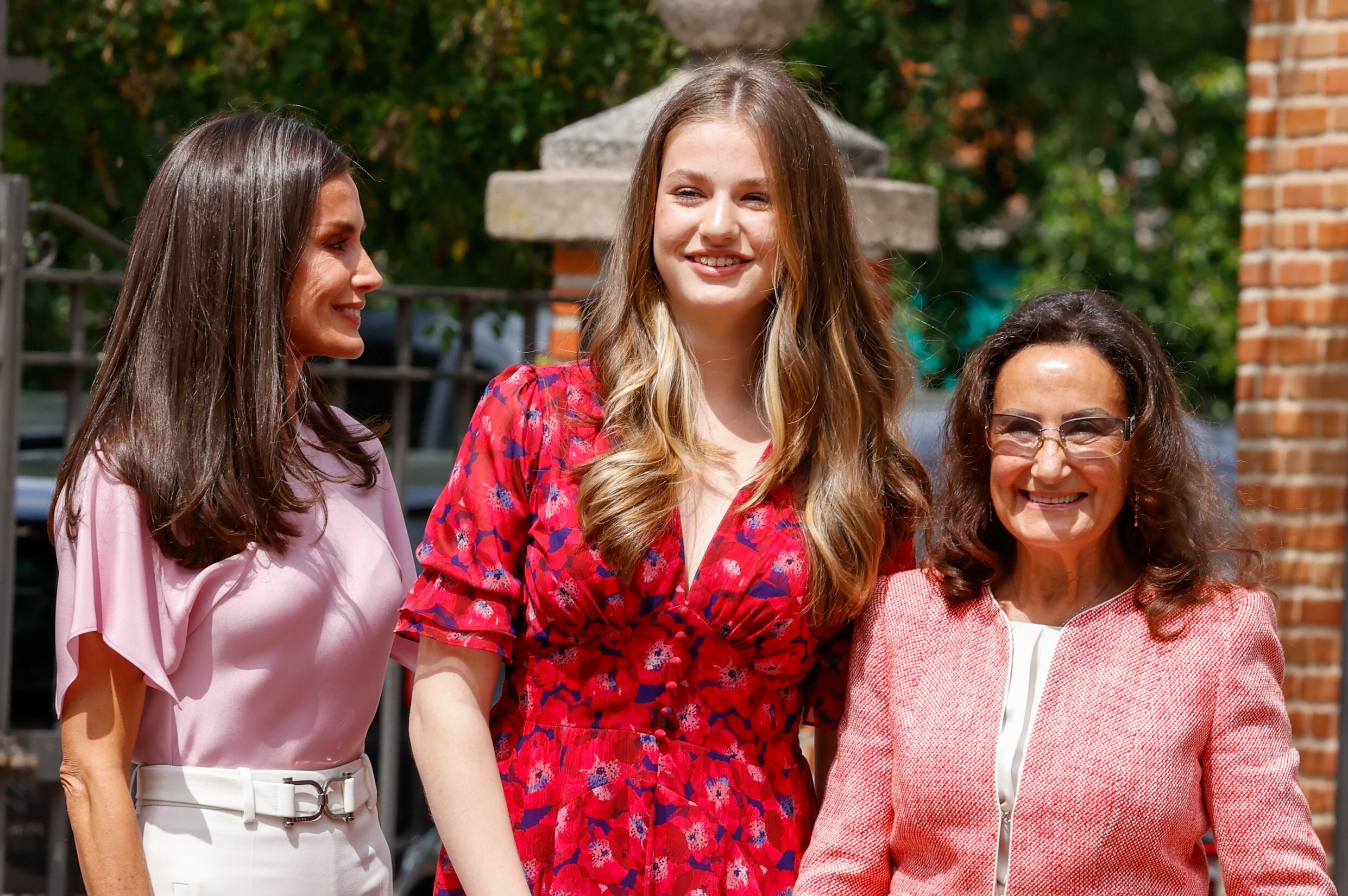 Imágenes de la madrastra de Letizia en la confirmación, humillada: fuera de la foto