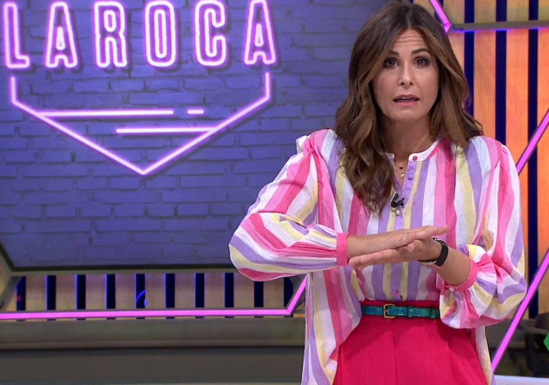 Nuria Roca con su chalet destrozado, imagen impactante